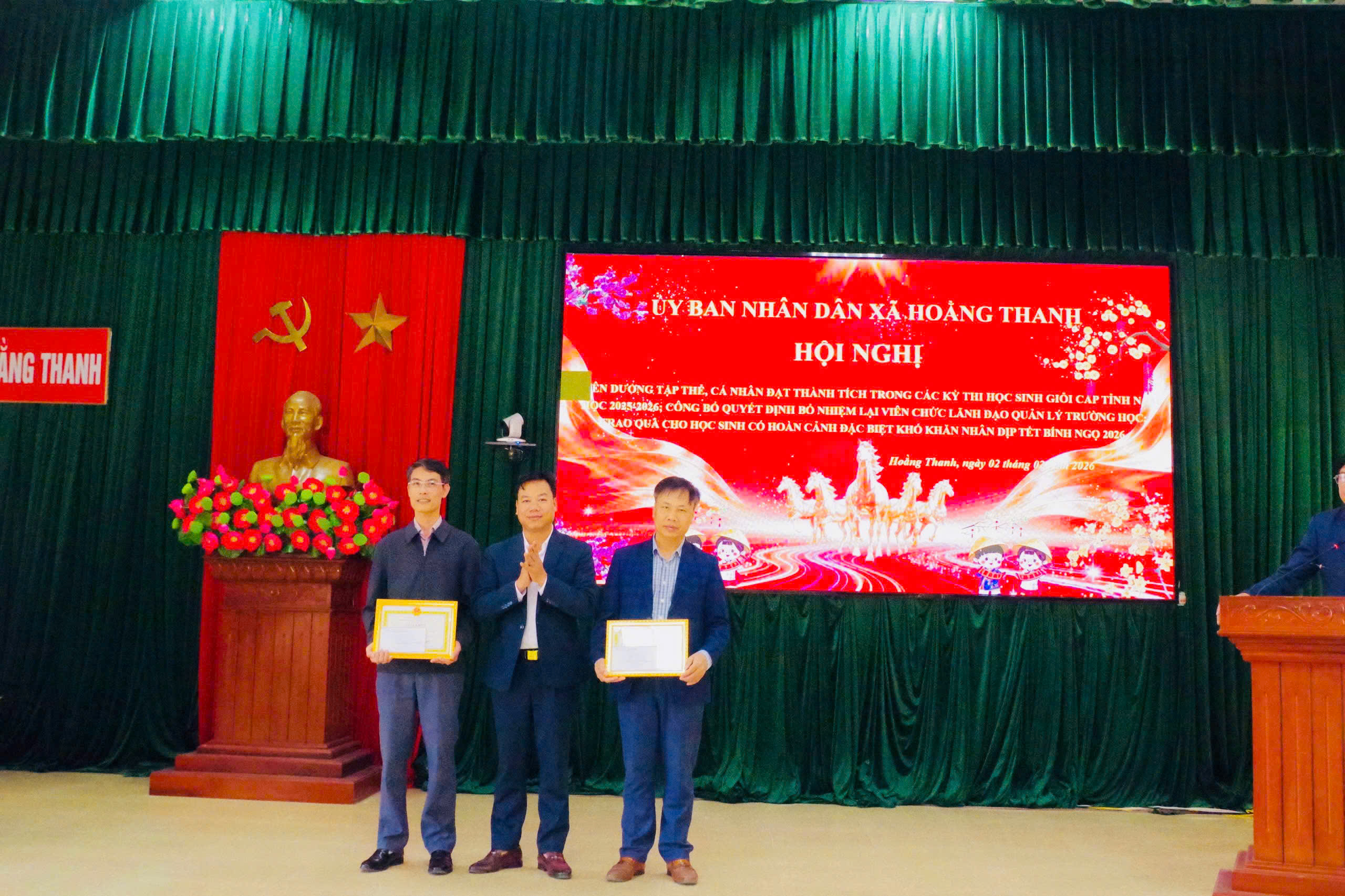 Anh-tin-bai