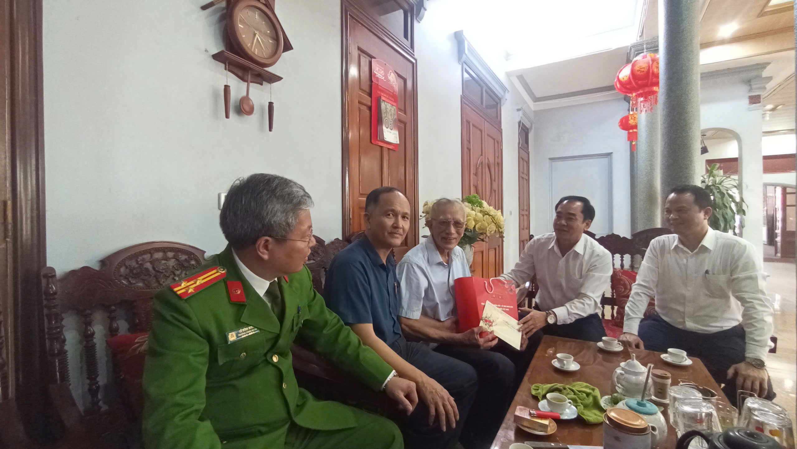 Anh-tin-bai
