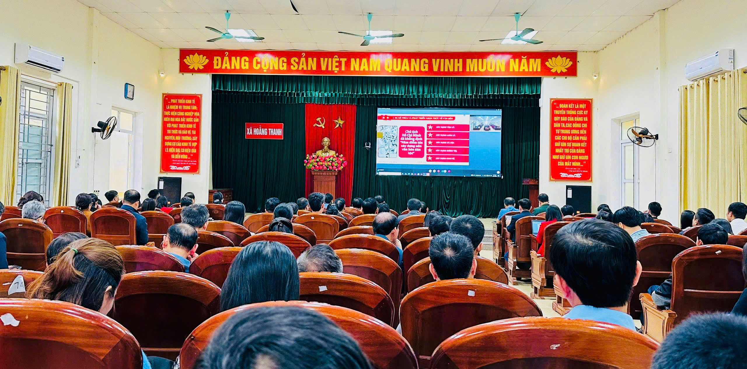 XÃ HOẰNG THANH TỔ CHỨC HỘI NGHỊ TRỰC TUYẾN TOÀN QUỐC HỌC TẬP, QUÁN TRIỆT CÁC NGHỊ QUYẾT MỚI CỦA BỘ CHÍNH TRỊ