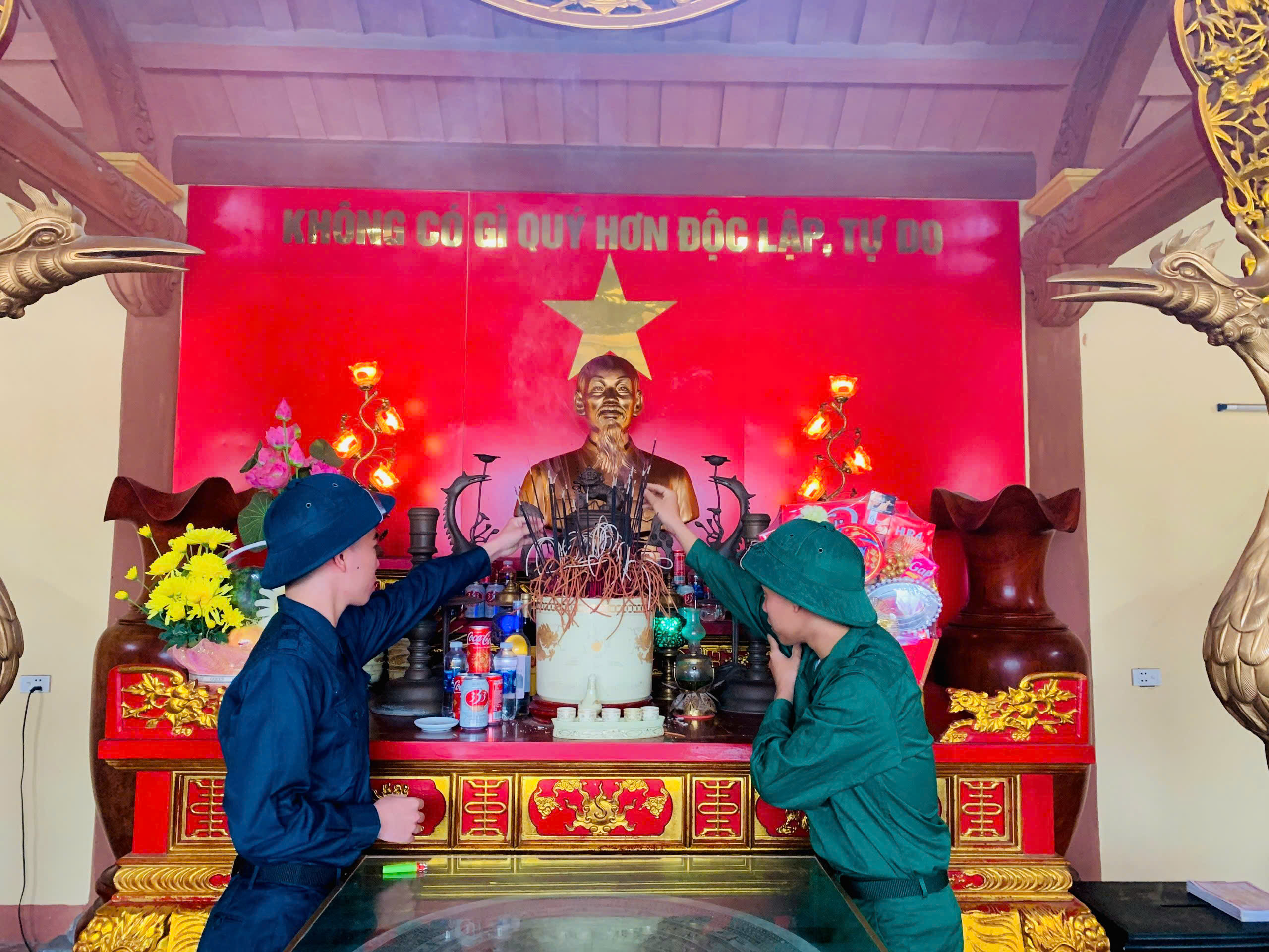 Anh-tin-bai
