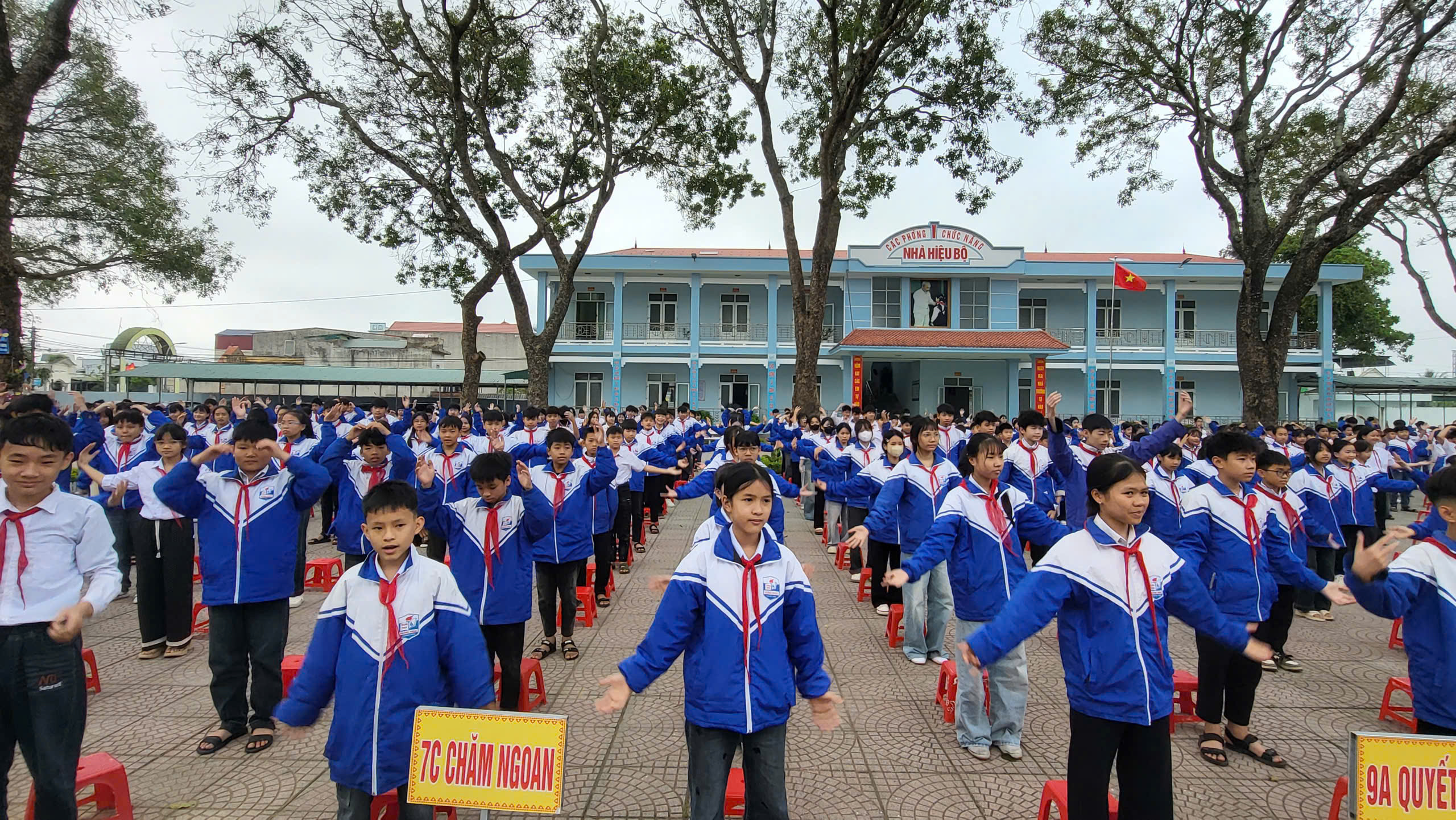 Anh-tin-bai