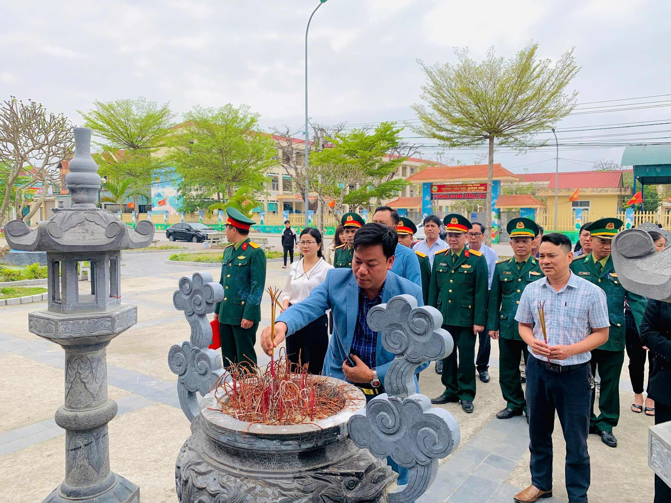 Anh-tin-bai