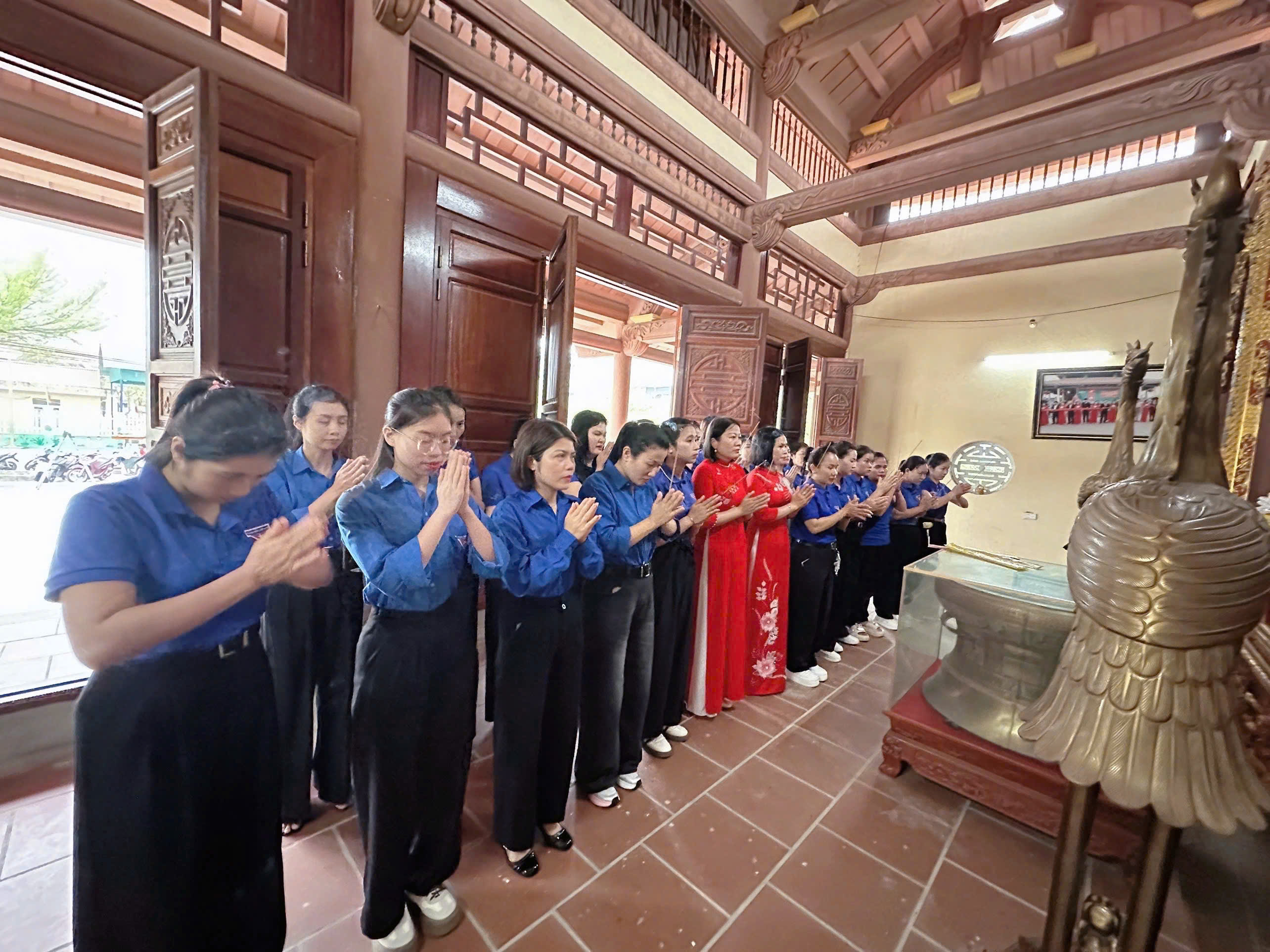 Anh-tin-bai