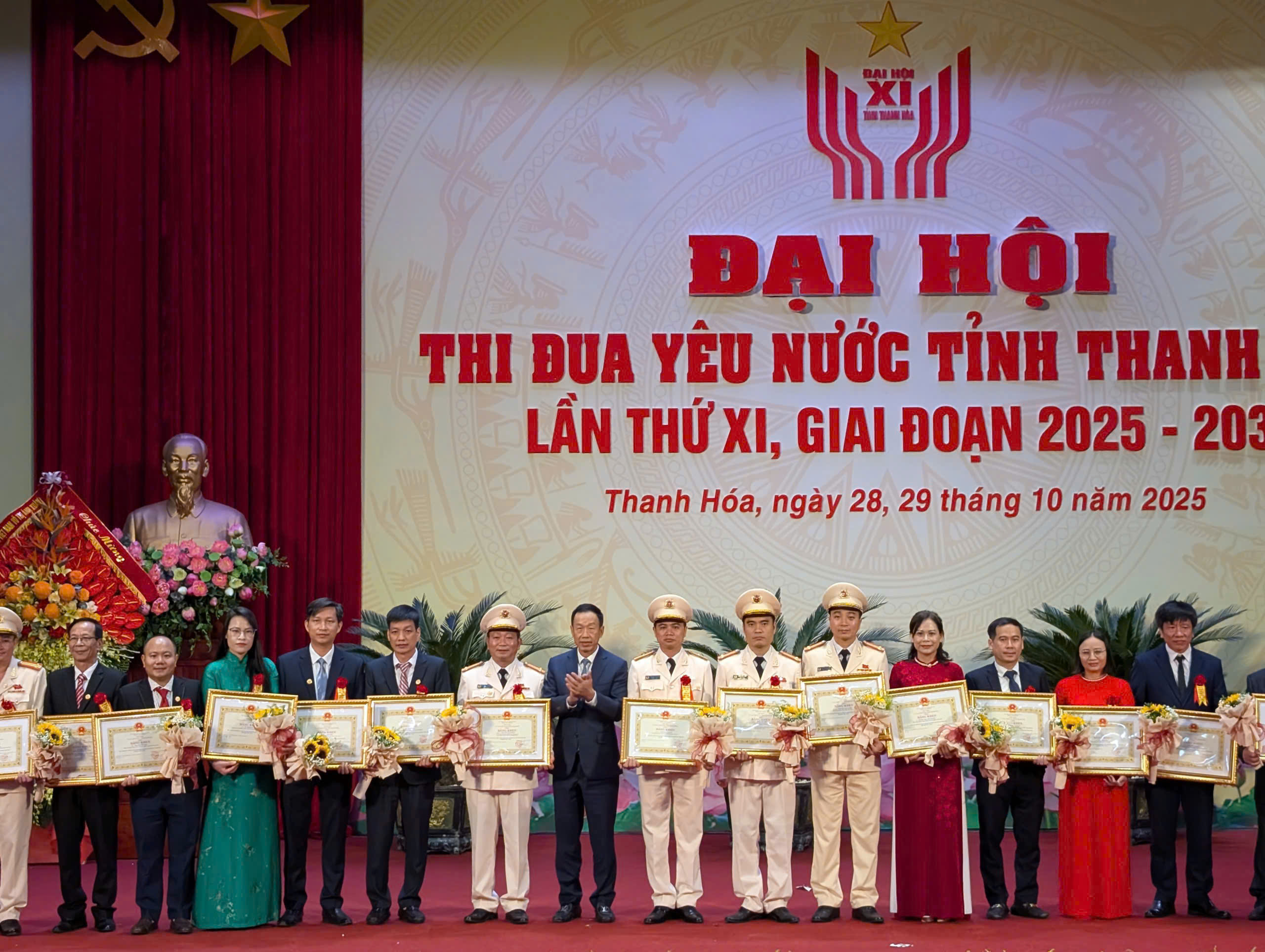 Anh-tin-bai