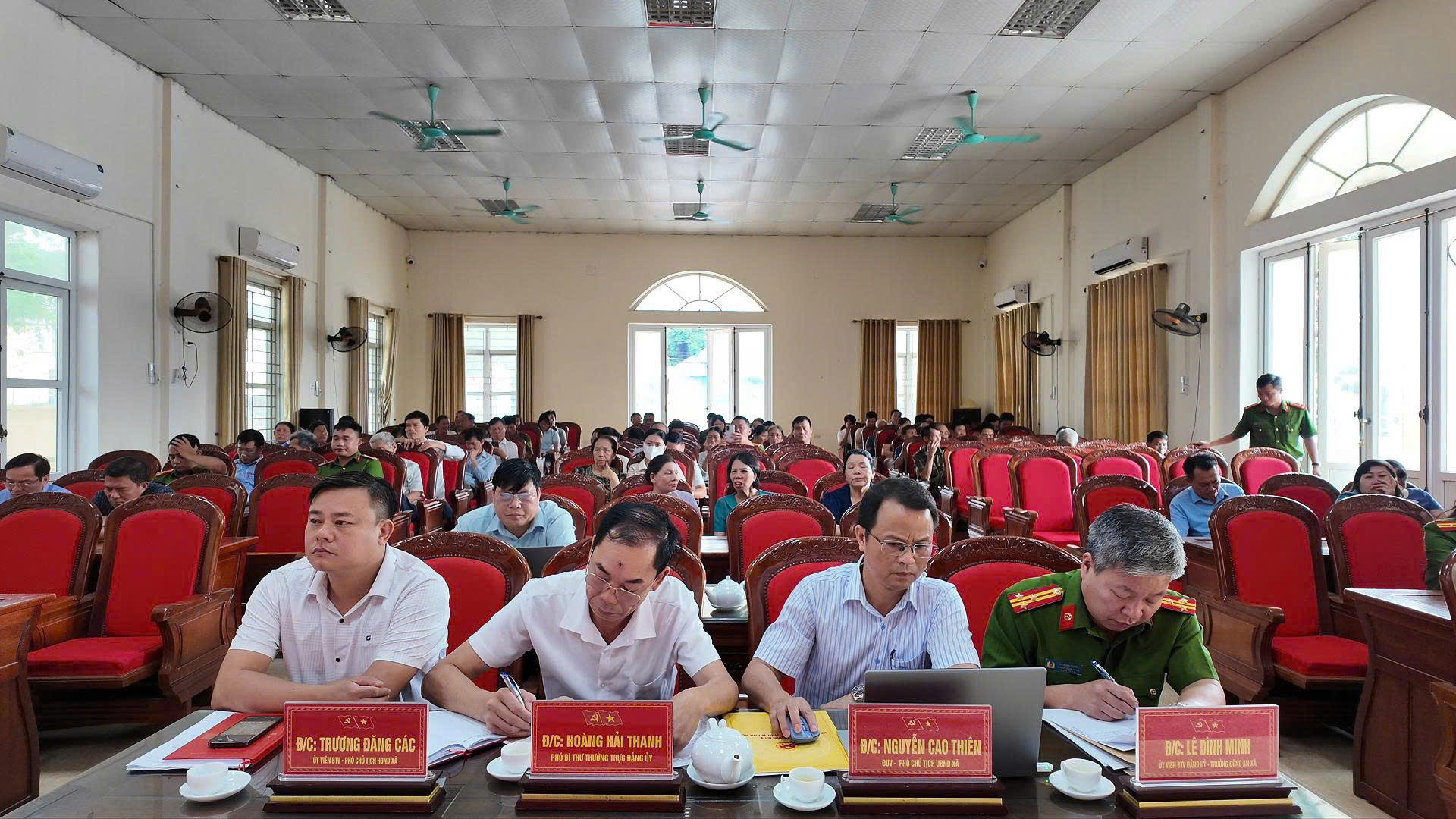 Anh-tin-bai