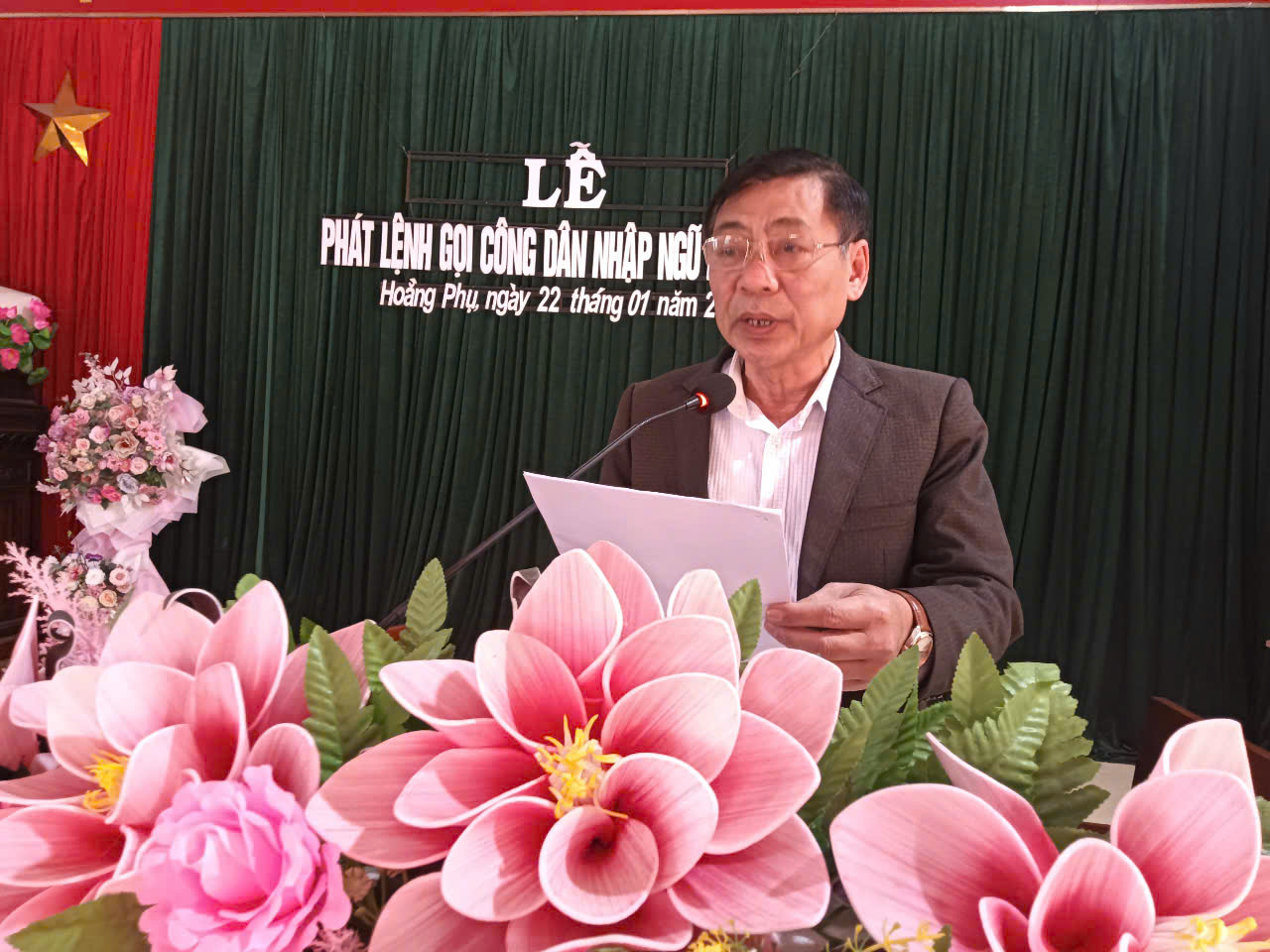 CT UBND xã công bố Lênh nhập ngũ.jpg