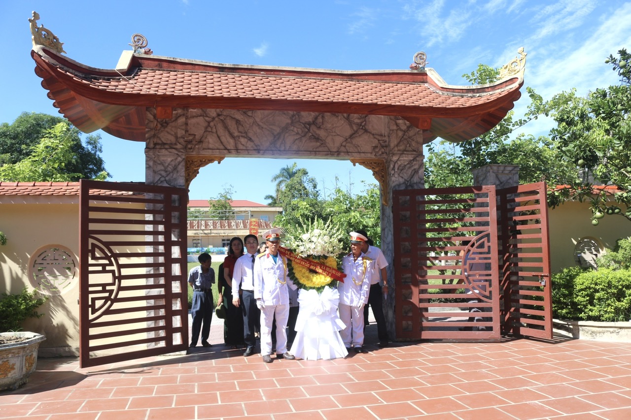 Anh-tin-bai