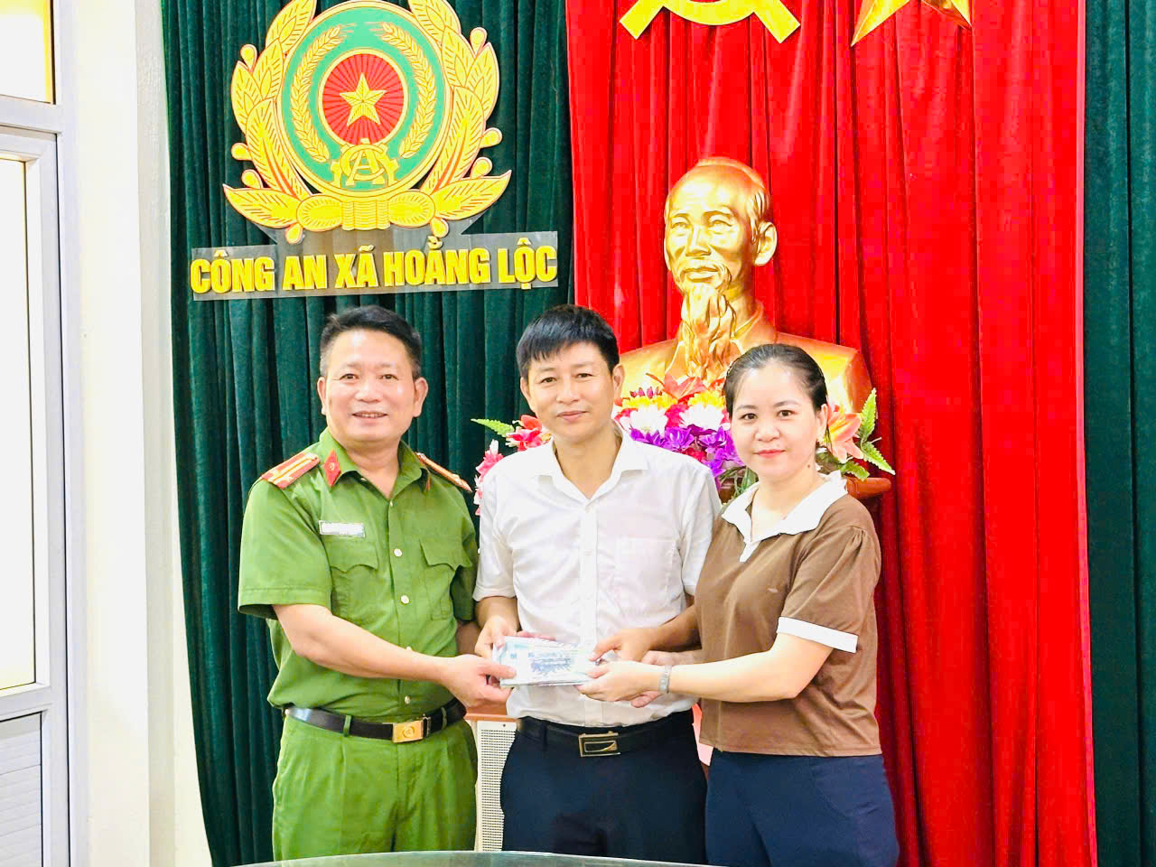 Anh-tin-bai