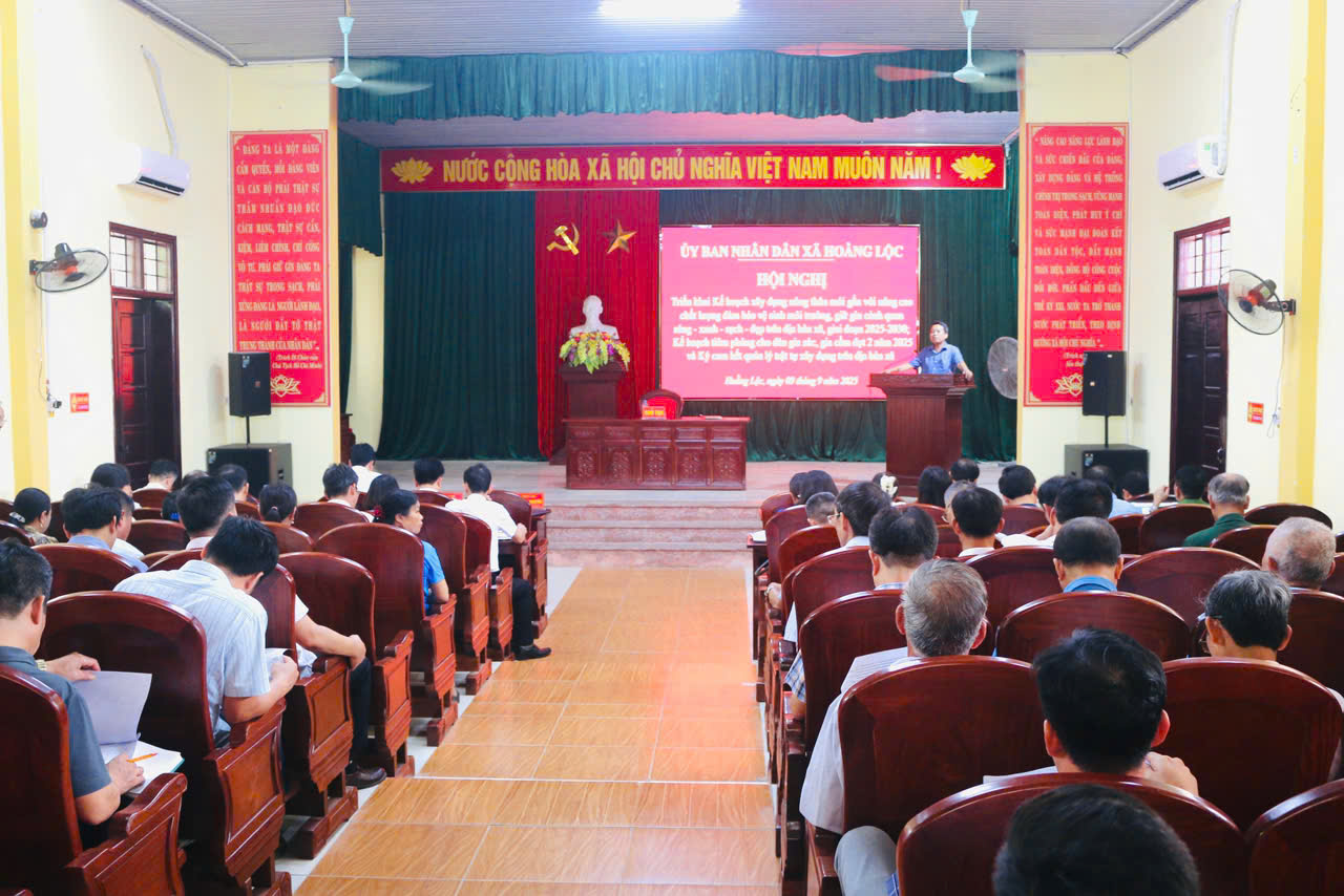 Xã Hoằng Lộc triển khai kế hoạch xây dựng Nông thôn mới gắn với nâng cao chất lượng đảm bảo vệ sinh môi trường giữ gìn cảnh quan sáng – xanh- sạch – đẹp trên địa bàn xã, giai đoạn 2025-2030: Kế hoạch tiêm phòng cho đàn gia súc, gia cầm đợt 2/2025 và Ký cam kết quản lý trật tự xây dựng trên địa bàn xã.