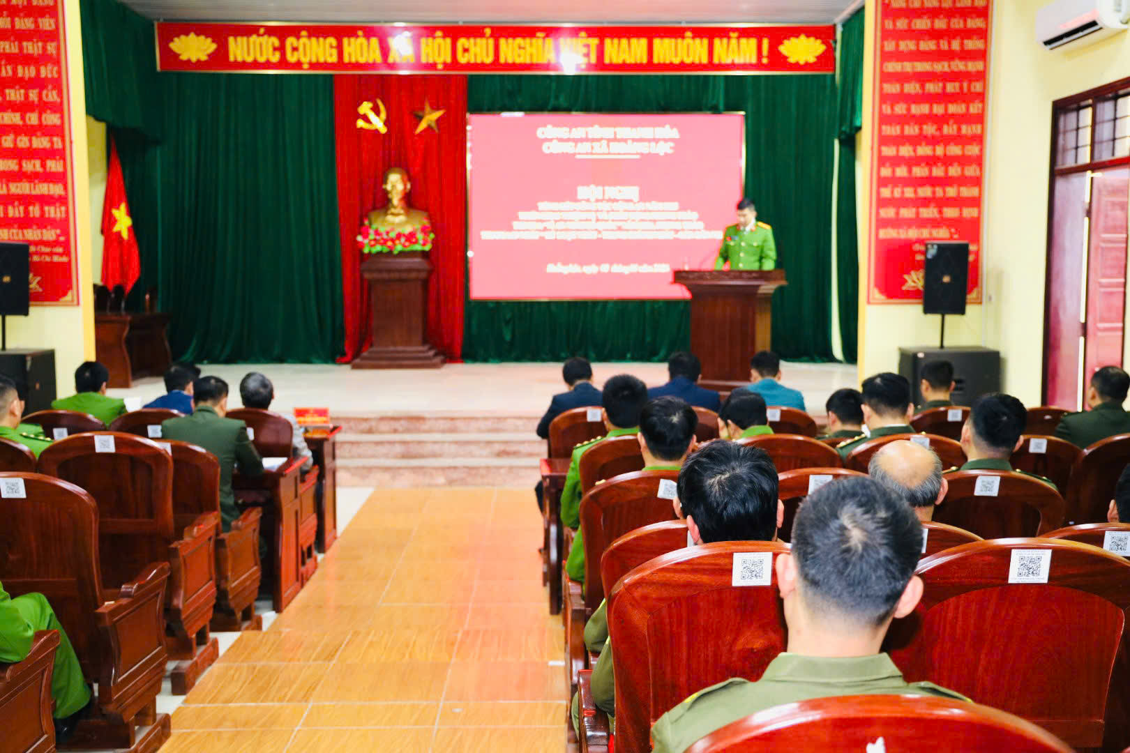 CÔNG AN XÃ HOẰNG LỘC TỔNG KẾT CÔNG TÁC NĂM 2025, TRIỂN KHAI NHIỆM VỤ VÀ PHÁT ĐỘNG PHONG TRÀO THI ĐUA NĂM 2026