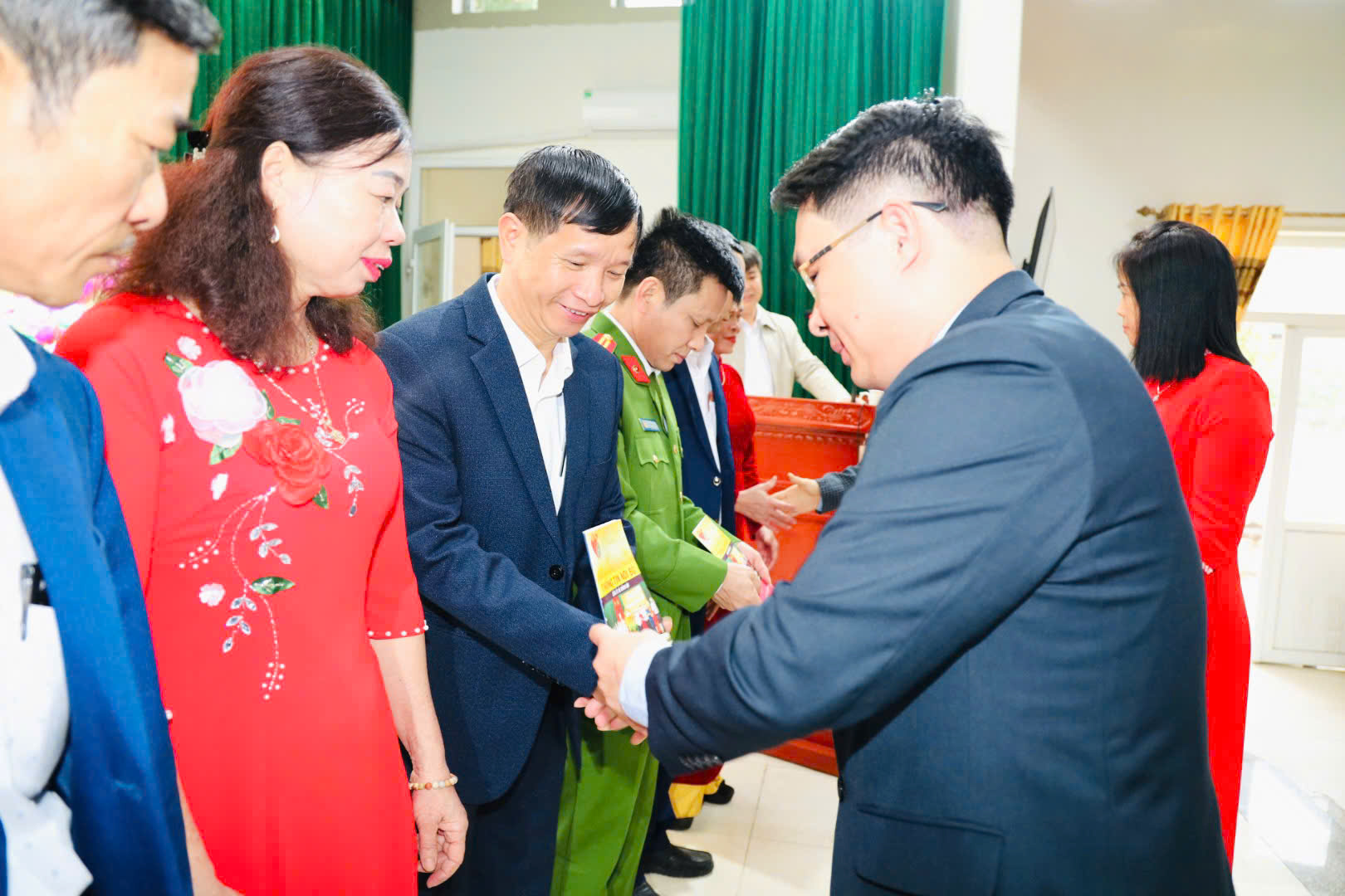 Anh-tin-bai