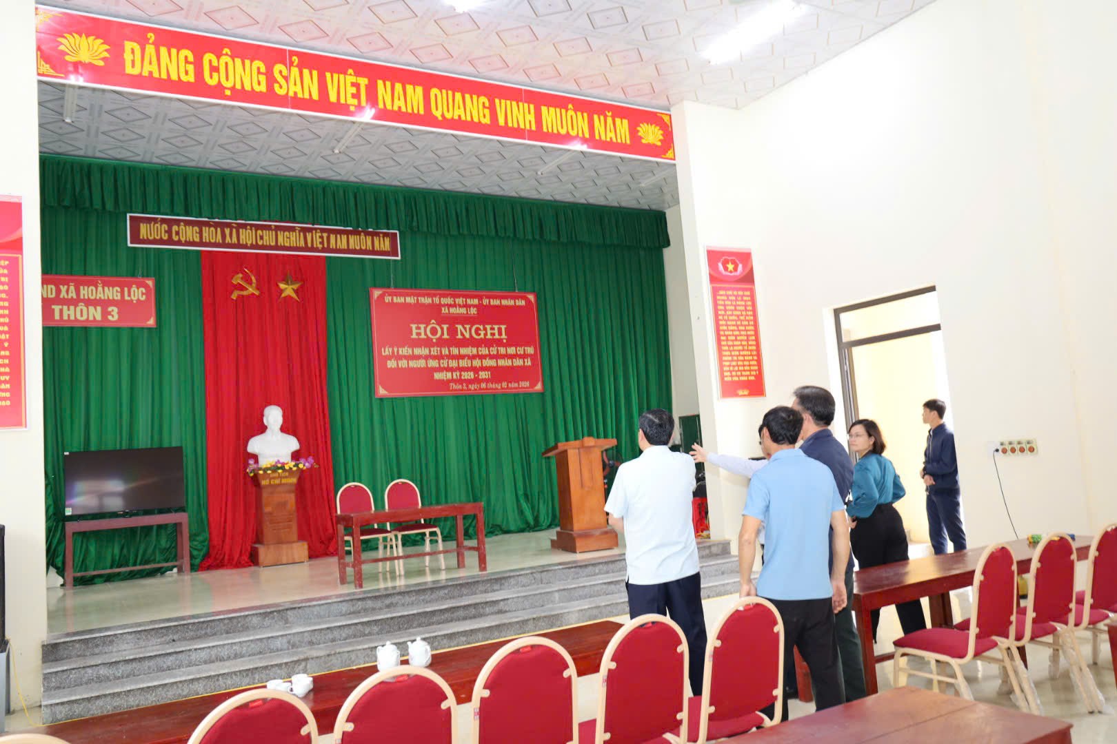 ĐOÀN GIÁM SÁT SỐ 232 CỦA BAN THƯỜNG VỤ TỈNH ỦY GIÁM SÁT CÔNG TÁC BẦU CỬ TẠI CÁC XÃ TRÊN ĐỊA BÀN HUYỆN HOẰNG HÓA (CŨ)