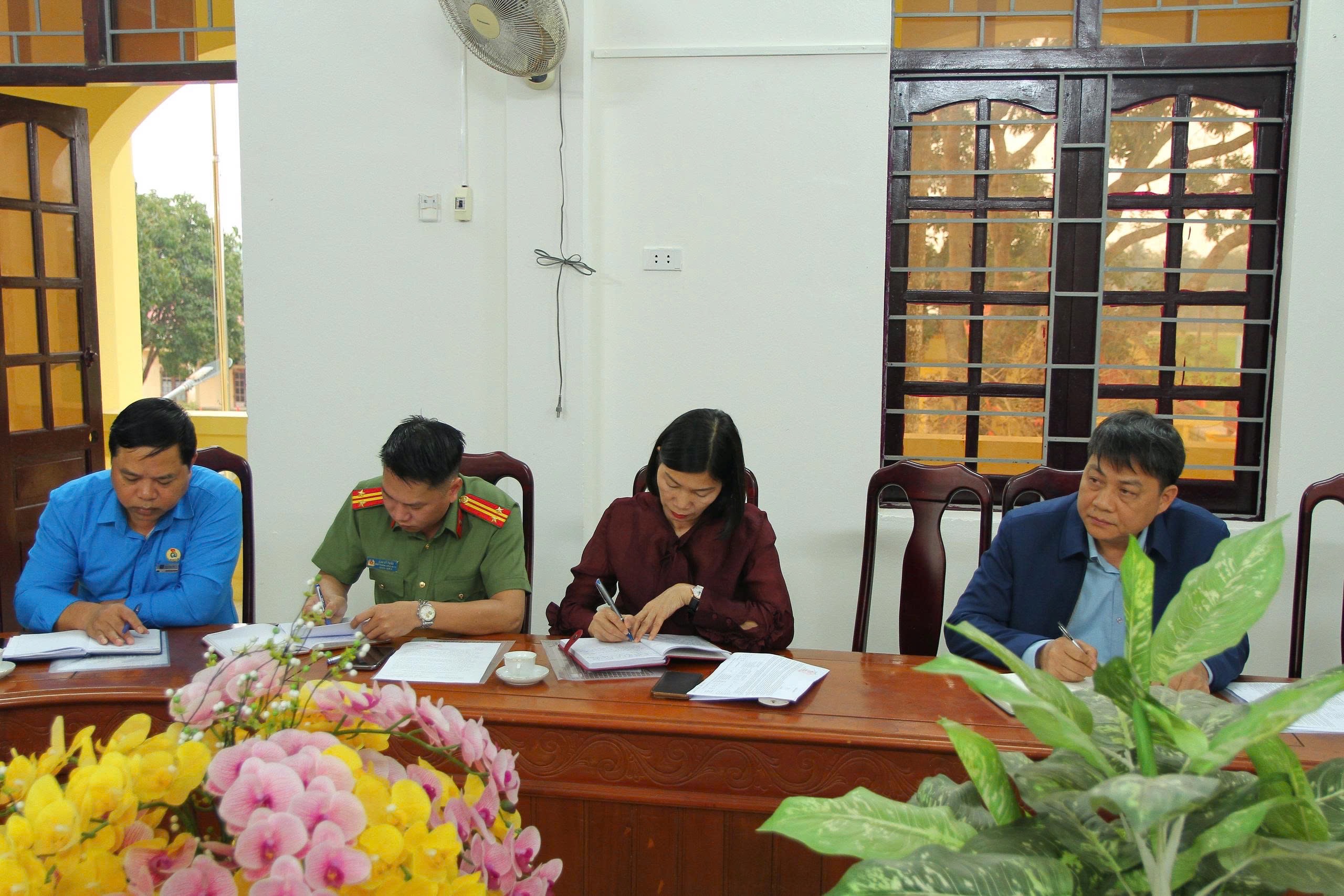 Anh-tin-bai