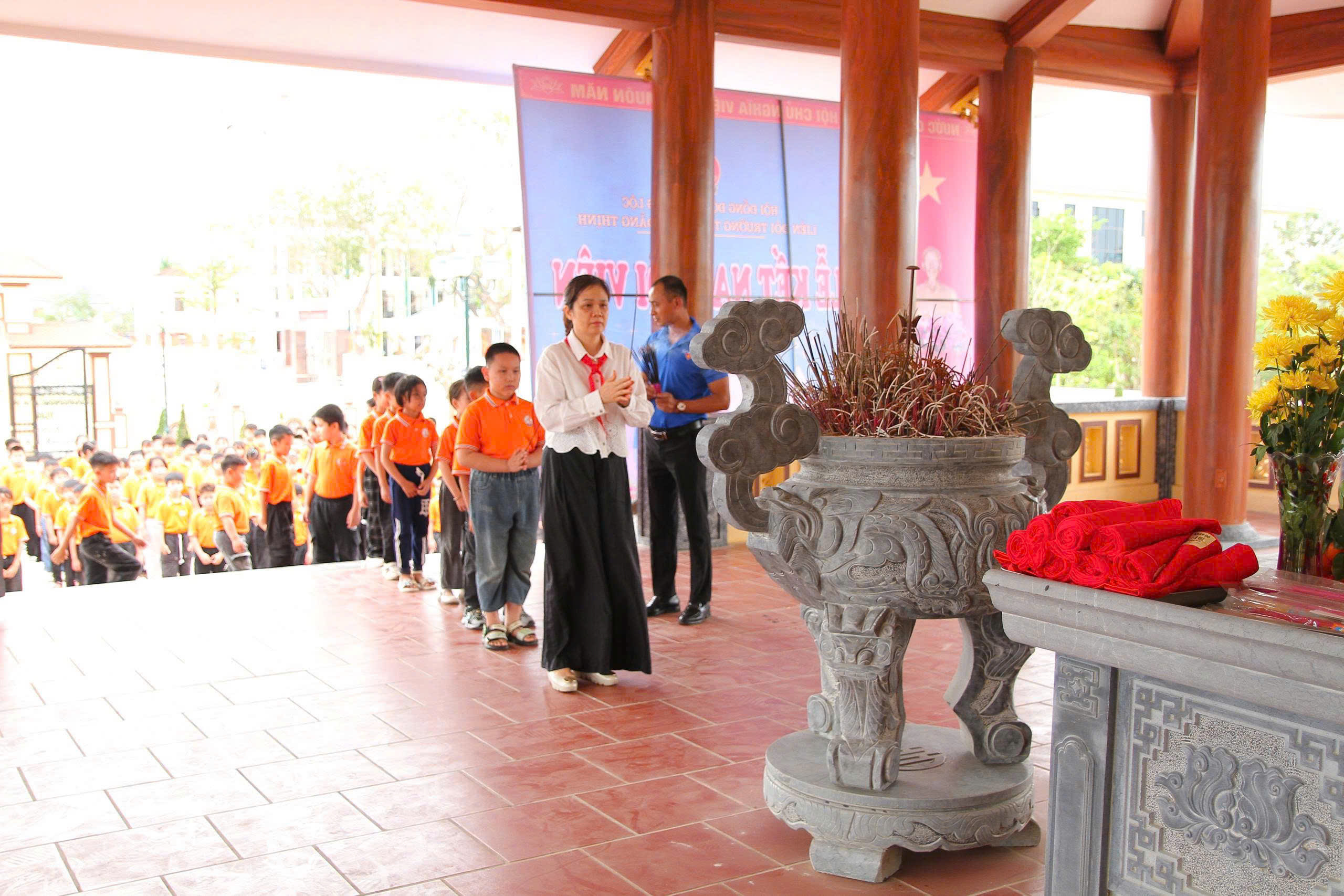 Anh-tin-bai