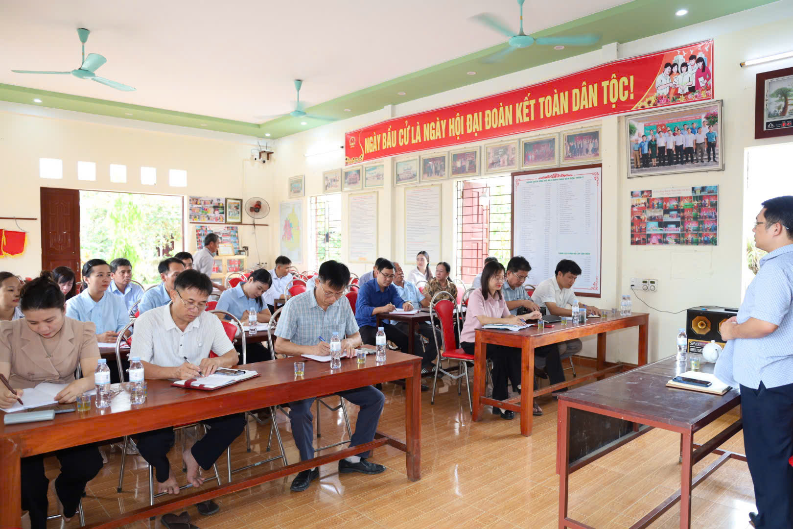 Anh-tin-bai