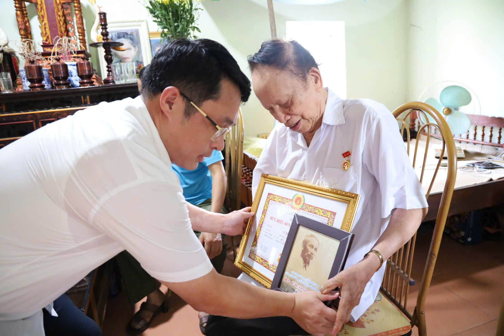 Anh-tin-bai