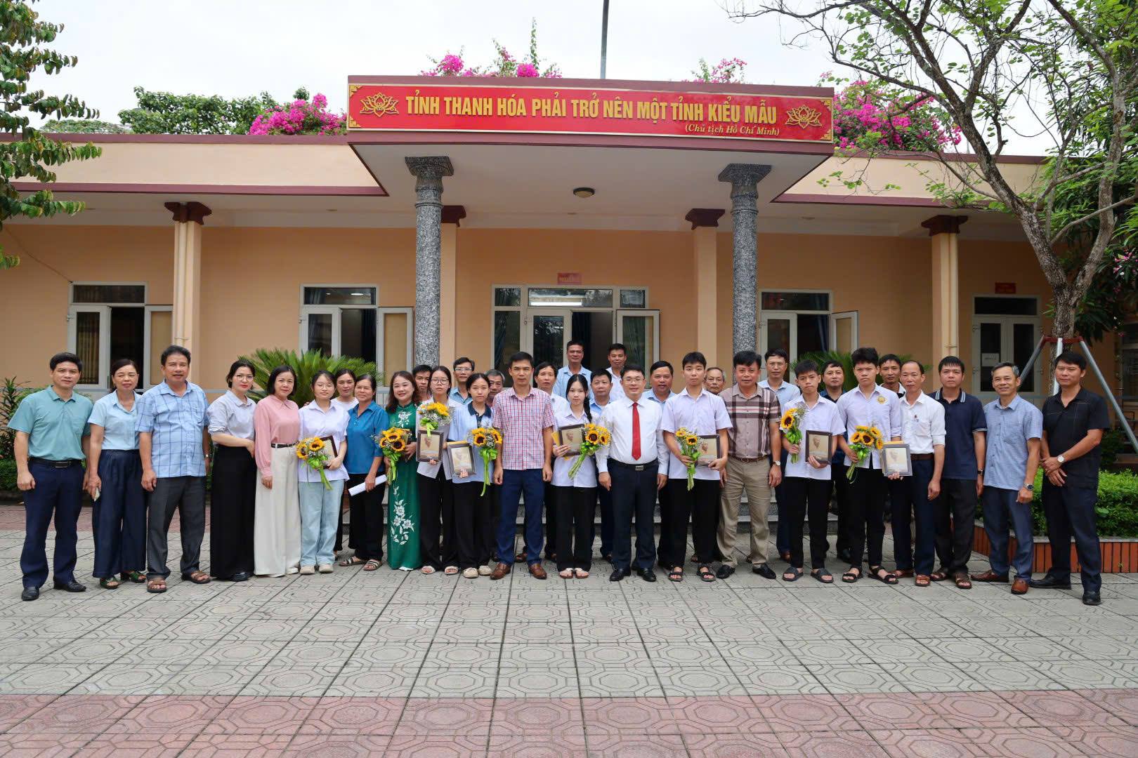 Anh-tin-bai