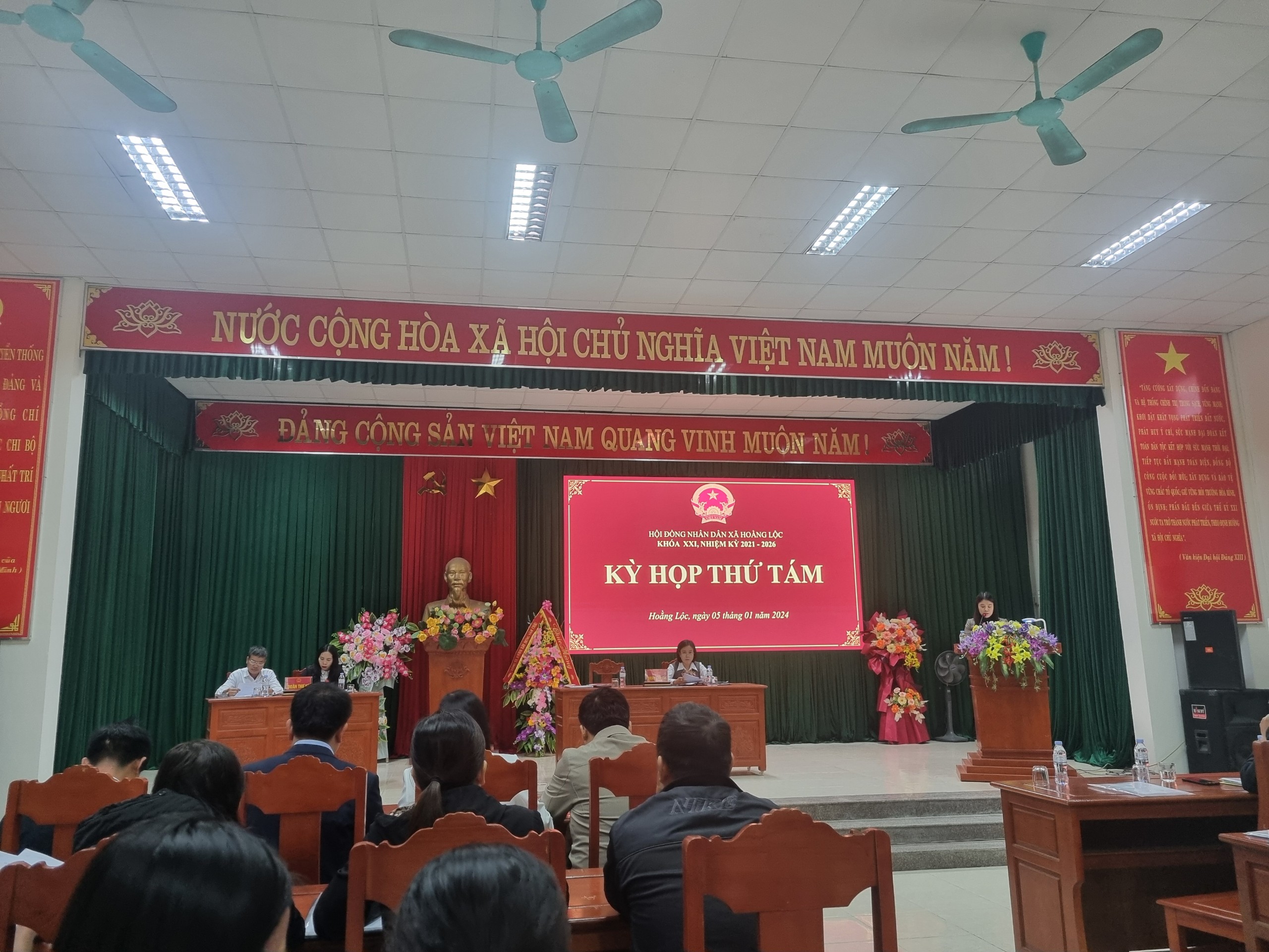 HĐND XÃ HOẰNG LỘC TỔ CHỨC KỲ HỌP THỨ 8 KHÓA XXI, NHIỆM KỲ 2021-2026