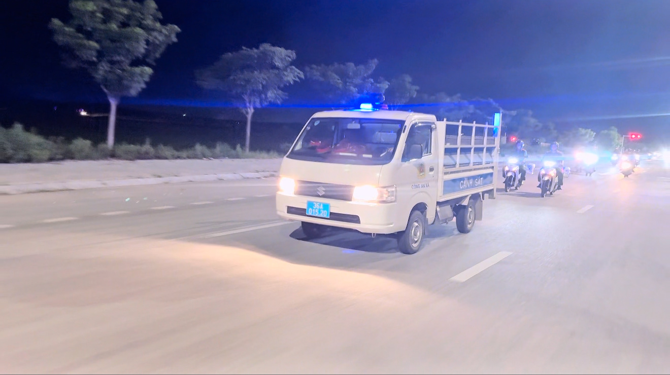 Công an xã Hoằng Châu ra quân tổng kiểm tra, kiểm soát hành chính ban đêm phòng ngừa, trấn áp tội phạm