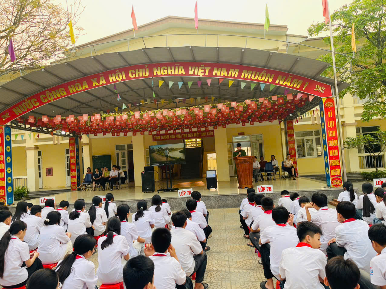 Anh-tin-bai