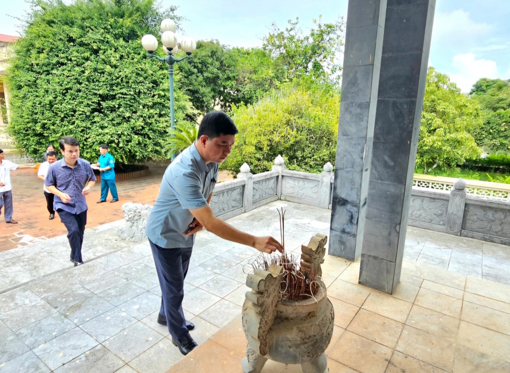 Anh-tin-bai