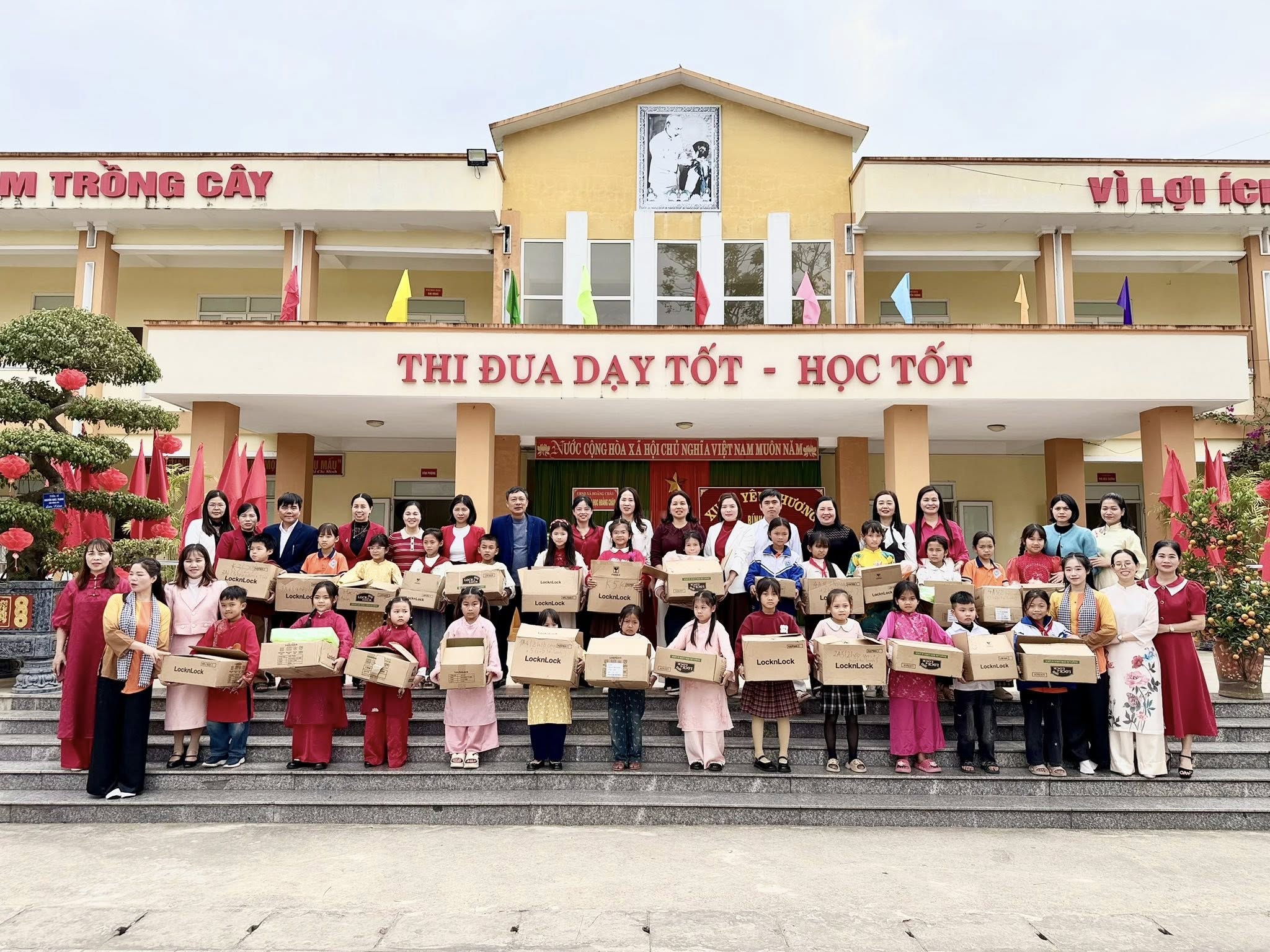 CHƯƠNG TRÌNH “XUÂN YÊU THƯƠNG” BÍNH NGỌ NĂM 2026 TẠI TRƯỜNG TIỂU HỌC HOẰNG CHÂU