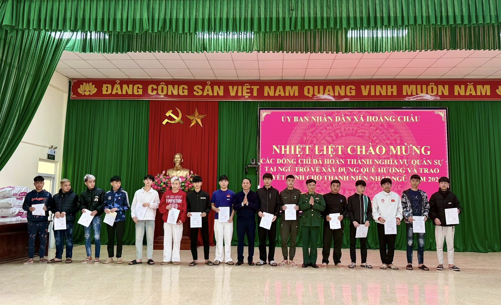 Anh-tin-bai