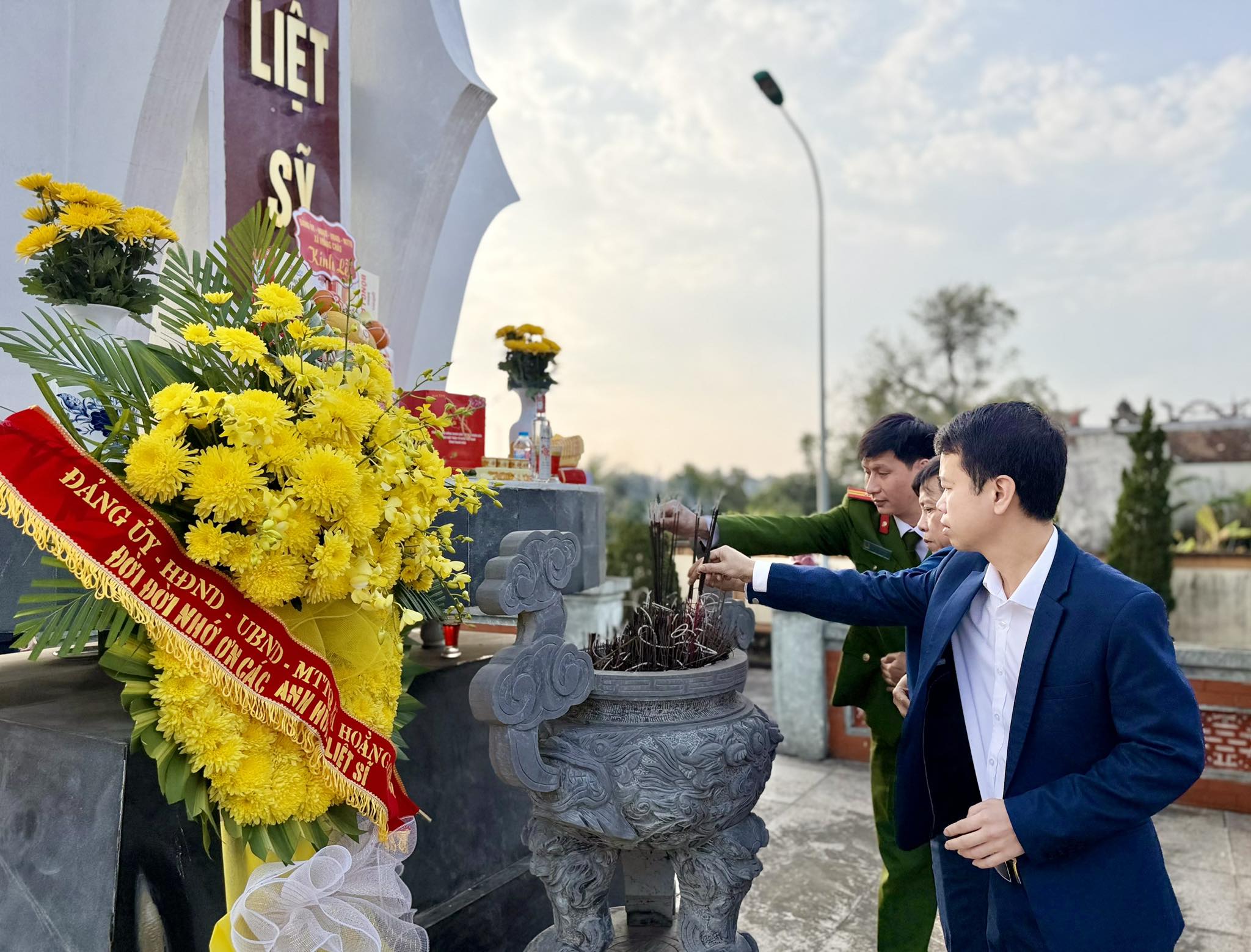 Anh-tin-bai