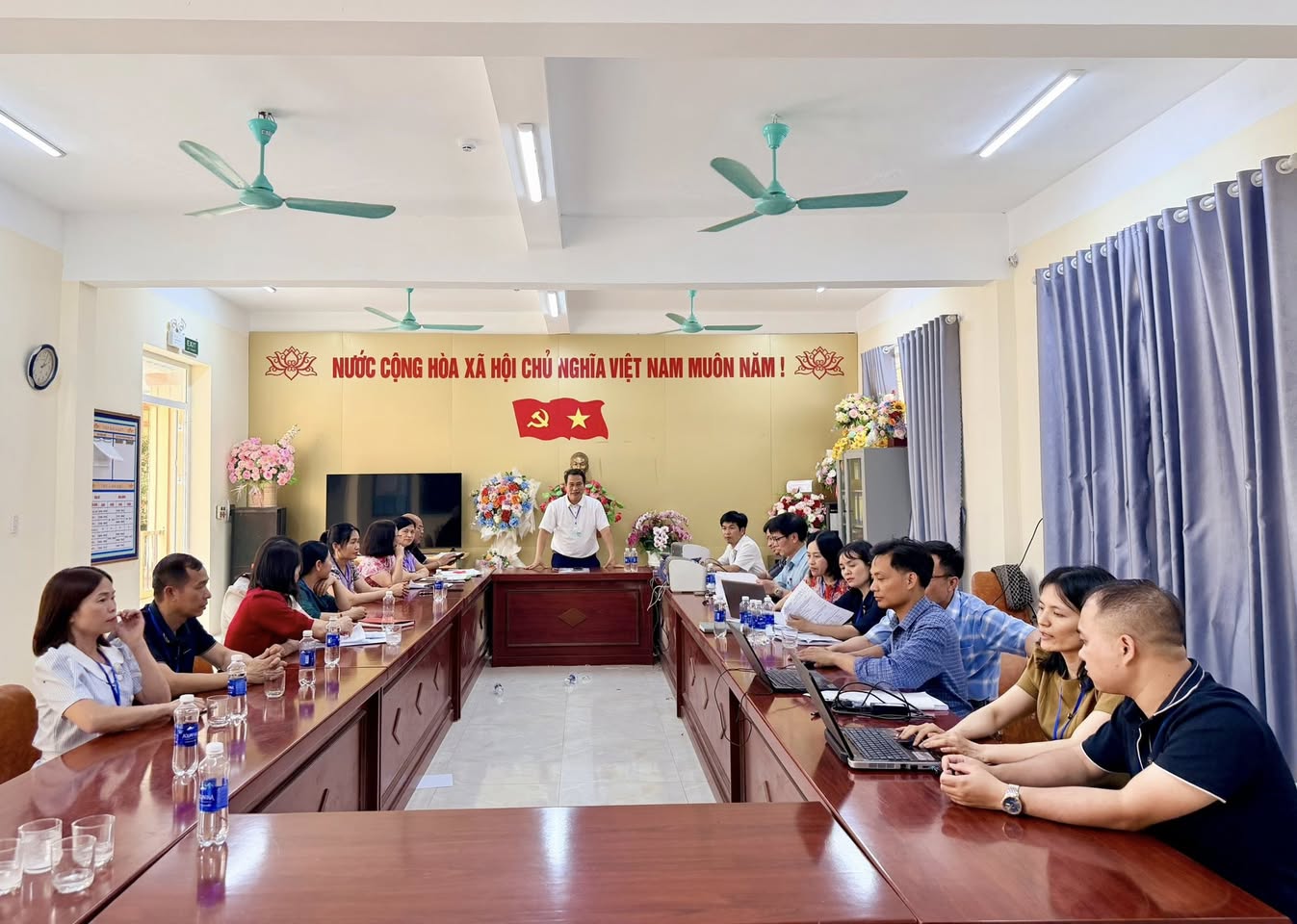 Anh-tin-bai