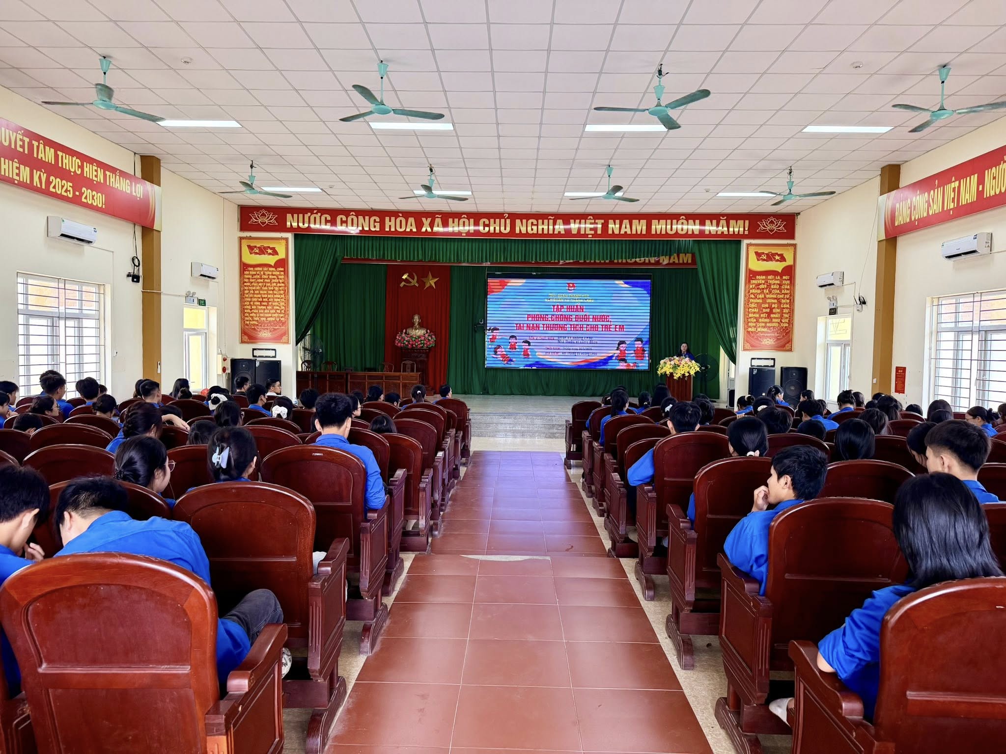 Anh-tin-bai