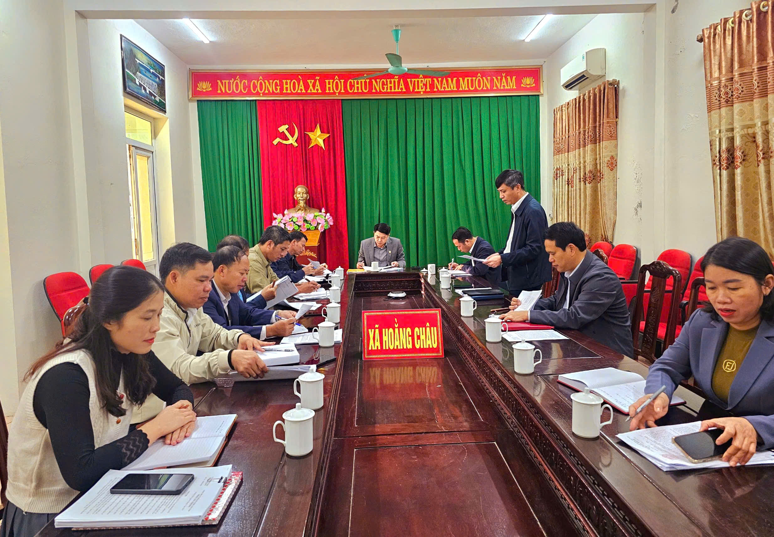 UBND xã Hoằng Châu tổ chức Phiên họp thường kỳ tháng 11 năm 2025; Thảo luận và cho ý kiến vào nhiều nội dung quan trọng.