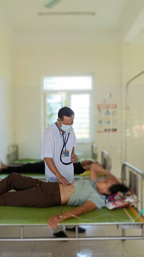 A doctor examining a patient
Description automatically generated