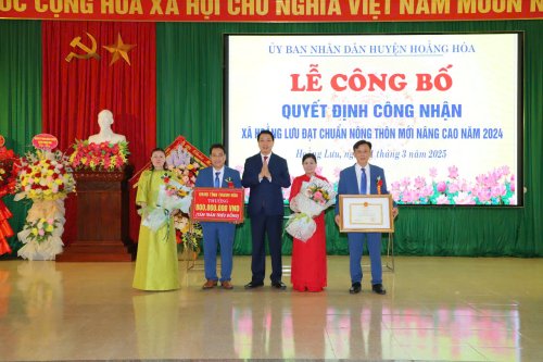 Lễ công bố và đón nhân quyết định công nhân xã Hoằng Lưu đạt chuẩn Nông thôn mới nâng cao năm 2024