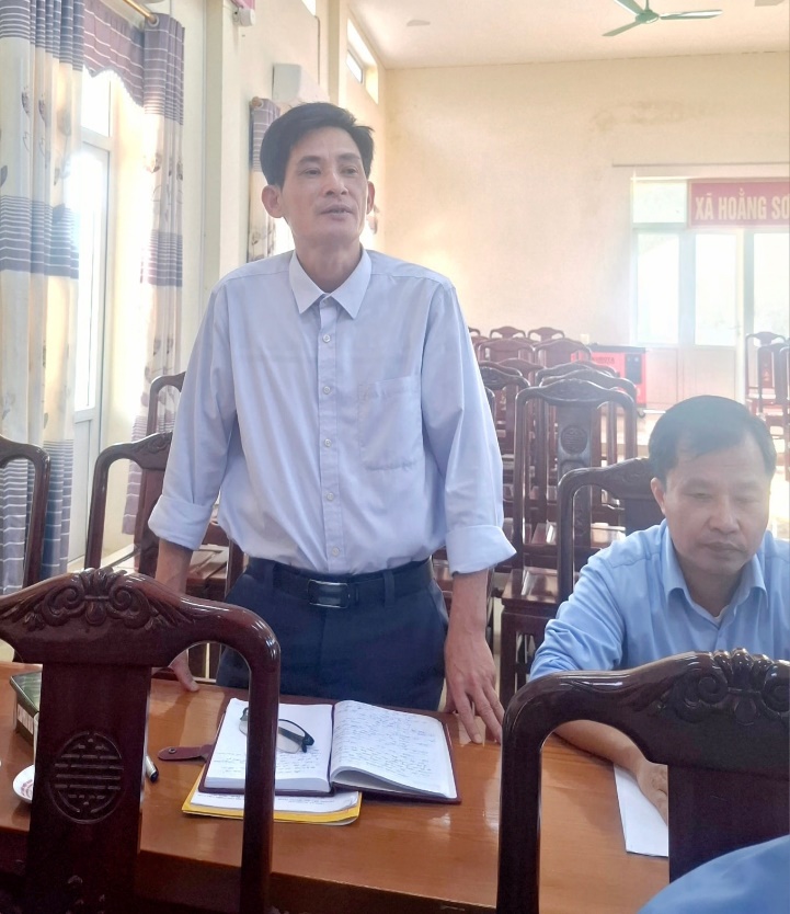 Có thể là hình ảnh về một hoặc nhiều người và mọi người đang học