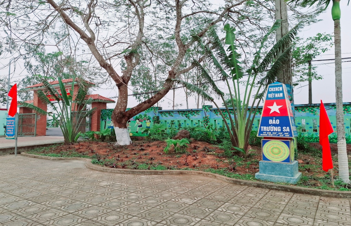 Có thể là hình ảnh về ‎cây và ‎văn bản cho biết '‎福 ه A CHXHCN VIỆT VIỆTNAM NAM Αbl ĐÁO TRƯƠNG SA HAMH ه GE ままで O‎'‎‎