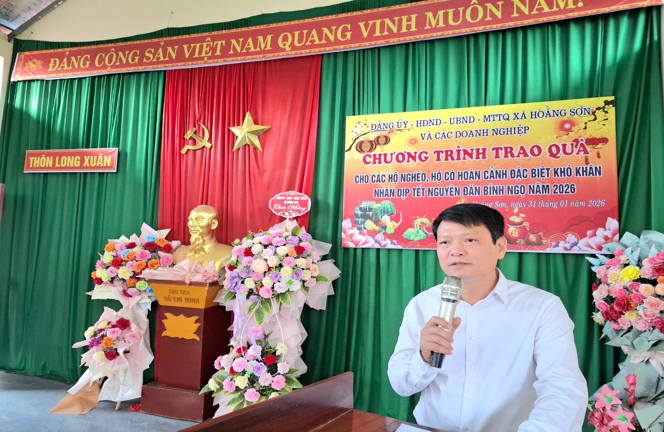 Có thể là hình ảnh về đền thờ, cái bục và văn bản cho biết 'ĐẮNG CỘNG SAN VIỆT NAM QUANG VINH MUÔN NAL THÔN LONGXUÂN LONG XUÂN ĐẮNG ÚY HĐND UBND T XÃ HOẰNG SƠN VA CAC DOANH NGHIỆP CHƯƠNG TRÌNH TRAO QUẢ- CHO CẮC HÔ NGHÉO, HÔ CÓ HOÀN CẢNH ĐẶC BIỆT KHÓ KHÃN NHÂN DỊP ΤeT NGUYÊN ĐÂN BÍNH NGỌ NĂM 2026 ลีอ Sơm, gey 31 tháng năm 2026 Chtithig CATICA CH MEBMH'