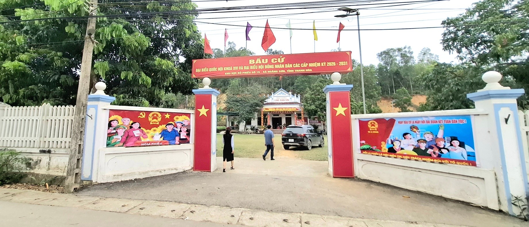 Có thể là hình ảnh về đền thờ