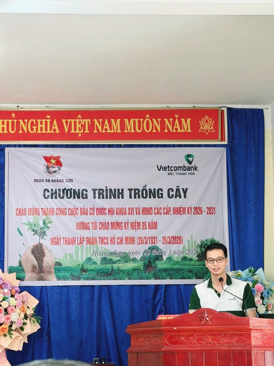 Có thể là hình ảnh về văn bản cho biết 'HỦ NGHĨA VIỆT NAM MUÔN NĂM Vietcombank BẮC THANH HOA DOÀN HOÀNG SƠN CHƯƠNG TRÌNH TRỒNG CÂY CHAO HỪNG THÀNH CÔNG CUỘC BÂU CỬ QUỐC HỘI KHOA HBND HƯỠNG TỚI CHẢO MỪNG KY NIÊM NGÀY THÀNH LẬP BOÀN THCS HO CHỈ (26/3/1931 26/3/2026) HoangaSormngày 22thong năm 202 2026 -2031 AAAл'
