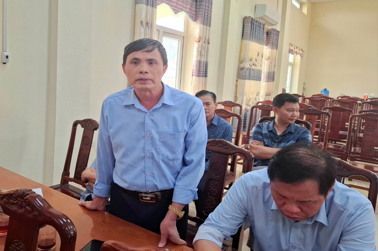 Có thể là hình ảnh về một hoặc nhiều người
