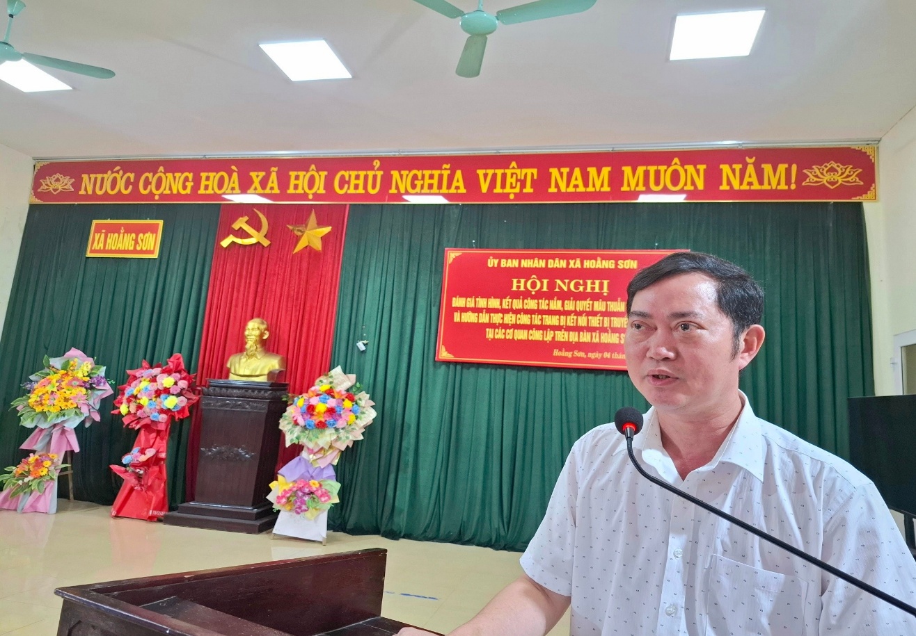 Có thể là hình ảnh về đền thờ và văn bản