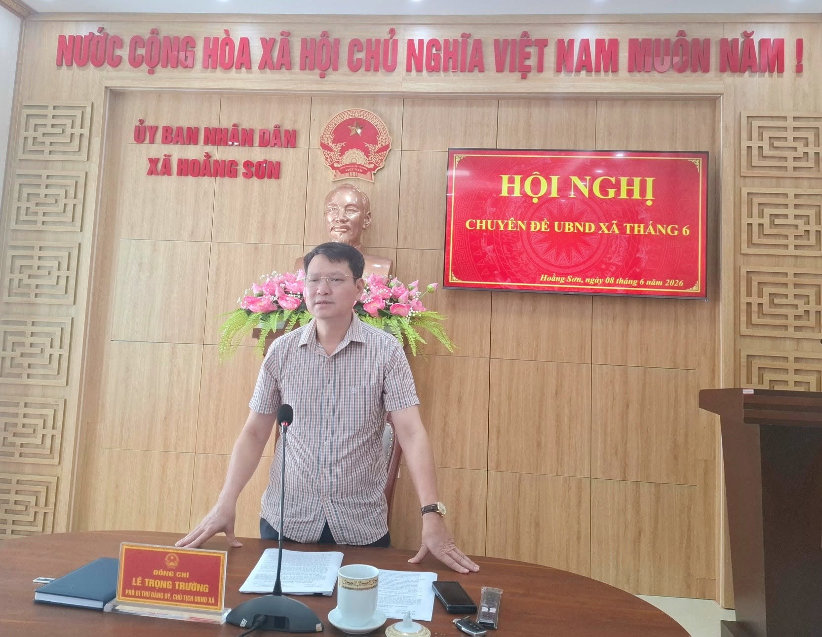 Có thể là hình ảnh về đền thờ và văn bản