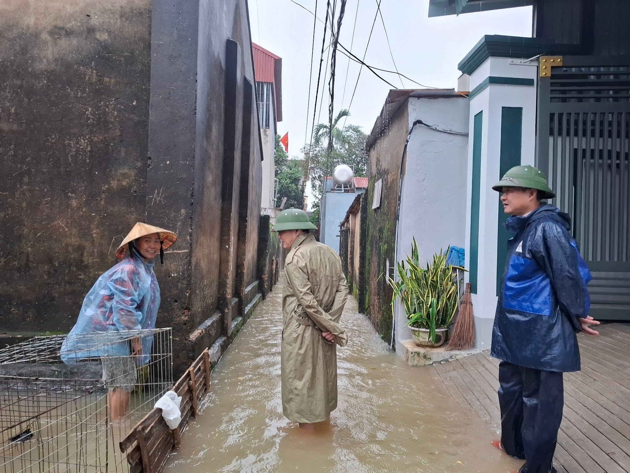 Có thể là hình ảnh về một hoặc nhiều người