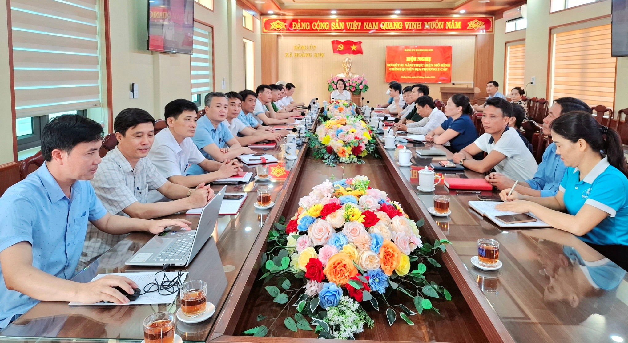 XÃ HOẰNG SƠN THAM DỰ HỘI NGHỊ TRỰC TUYẾN SƠ KẾT 01 NĂM THỰC HIỆN MÔ HÌNH CHÍNH QUYỀN ĐỊA PHƯƠNG 02 CẤP.