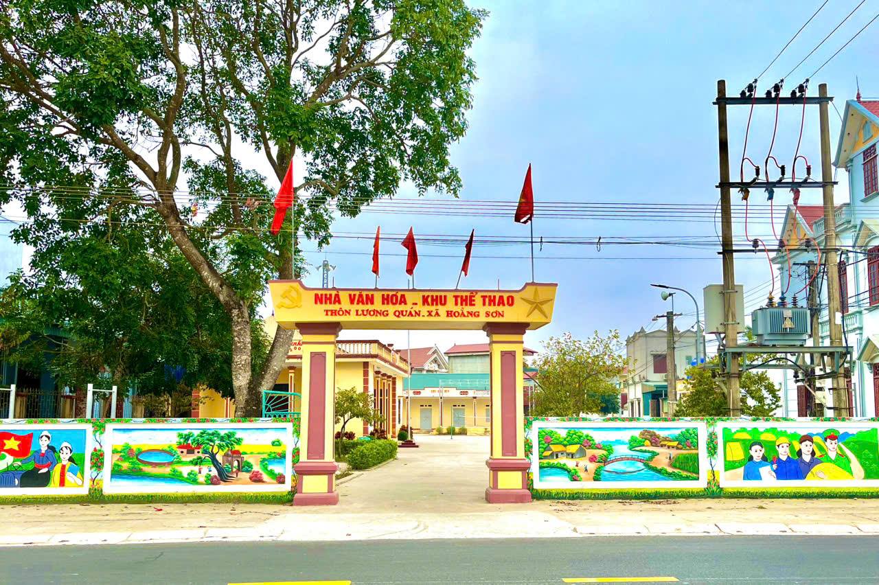 Xã Hoằng Sơn kêu gọi người dân trên địa bàn tích cực tham gia phong trào chỉnh trang cảnh quan, đảm bảo vệ sinh môi trường