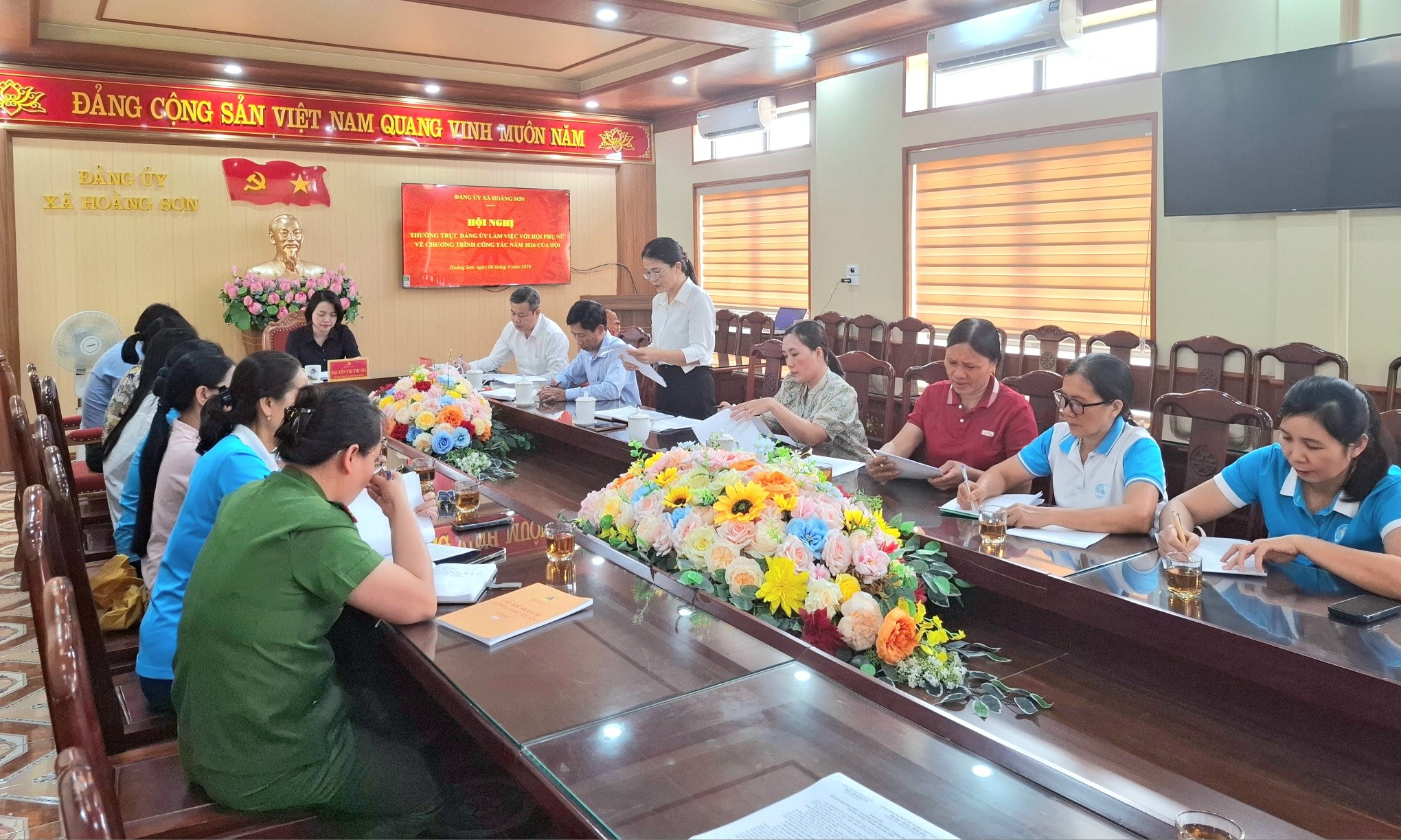THƯỜNG TRỰC ĐẢNG ỦY XÃ HOẰNG SƠN LÀM VIỆC VỚI BAN CHẤP HÀNH HỘI LIÊN HIỆP PHỤ NỮ XÃ VỀ KẾ HOẠCH CÔNG TÁC NĂM 2026