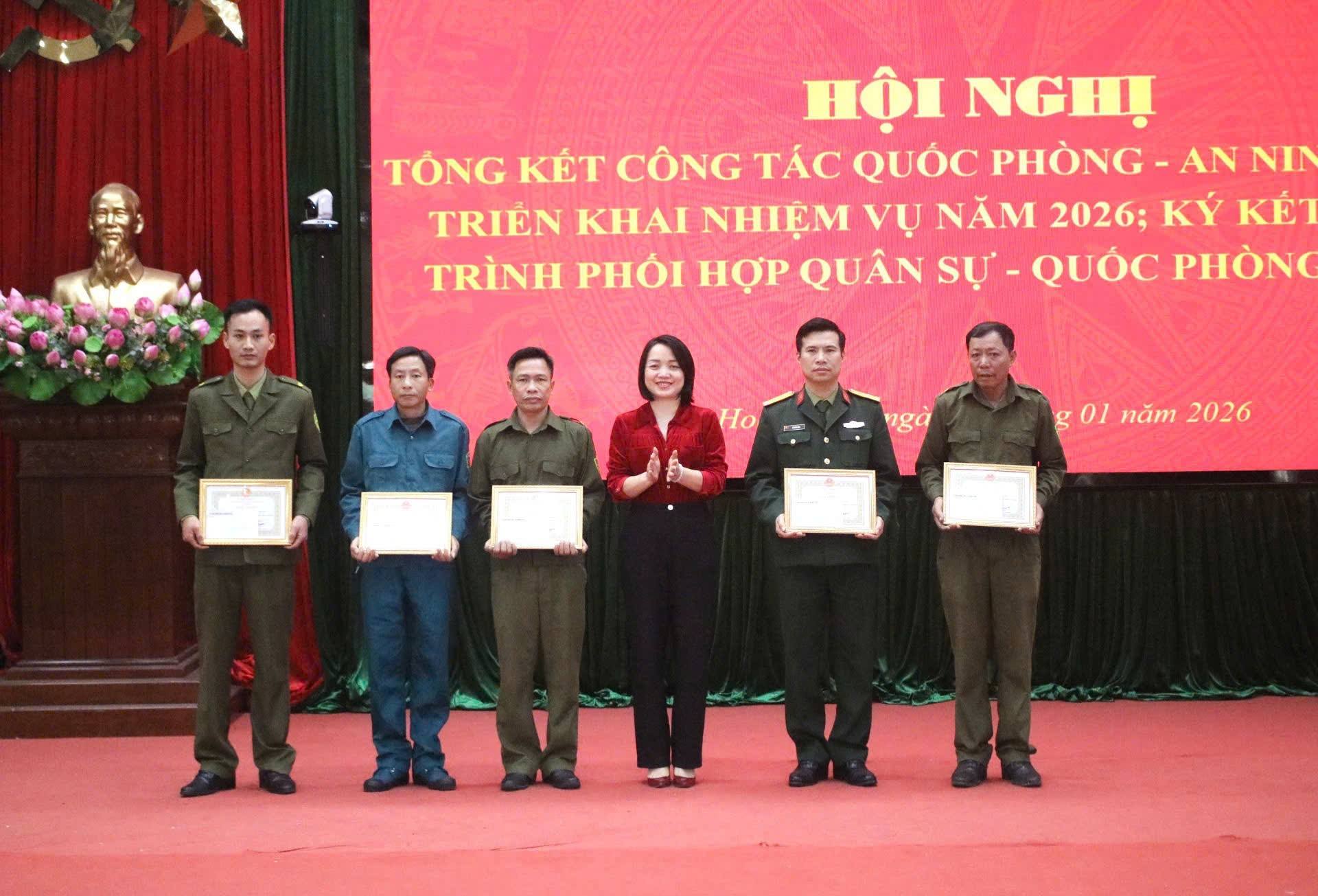 UBND XÃ HOẰNG SƠN: TỔNG KẾT CÔNG TÁC QUỐC PHÒNG - AN NINH NĂM 2025