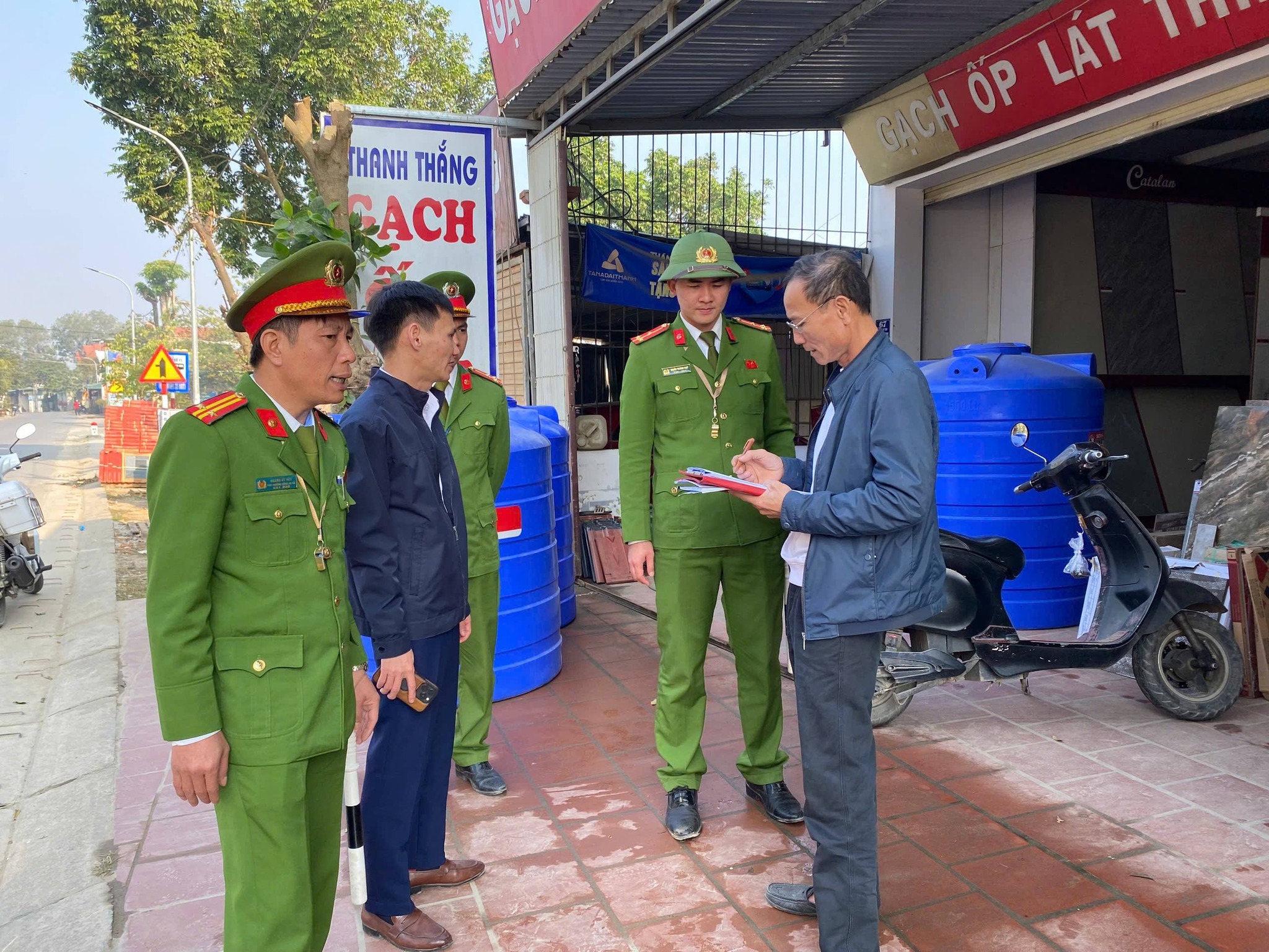 TĂNG CƯỜNG TUYÊN TRUYỀN, PHỔ BIẾN PHÁP LUẬT CHO NHÂN DÂN TOÀN XÃ