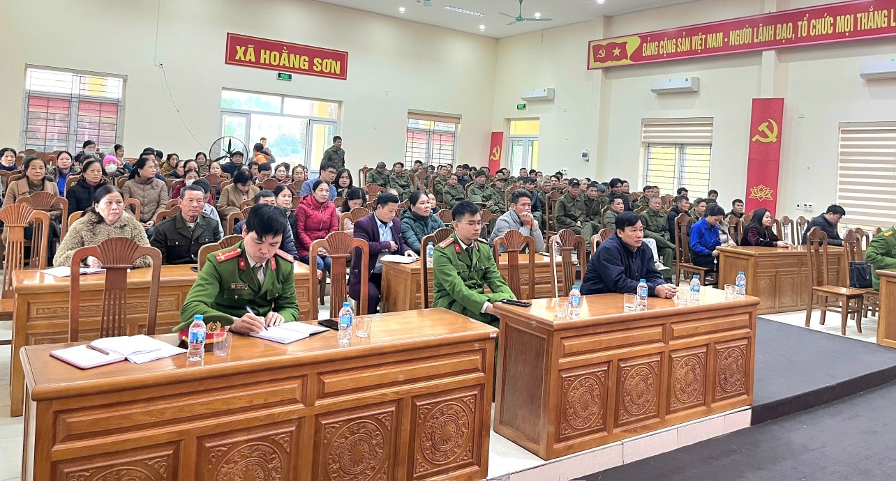 CÔNG AN XÃ HOẰNG SƠN TỔ CHỨC HỘI NGHỊ CÔNG TÁC NẮM MÂU THUẪN TRONG NỘI BỘ NHÂN DÂN VÀ PHÒNG NGỪA, ĐẤU TRANH VỚI CÁC HÀNH VI VI PHẠM PHÁP LUẬT VỀ VŨ KHÍ, VẬT LIỆU NỔ, CÔNG CỤ HỖ TRỢ VÀ PHÁO NĂM 2026