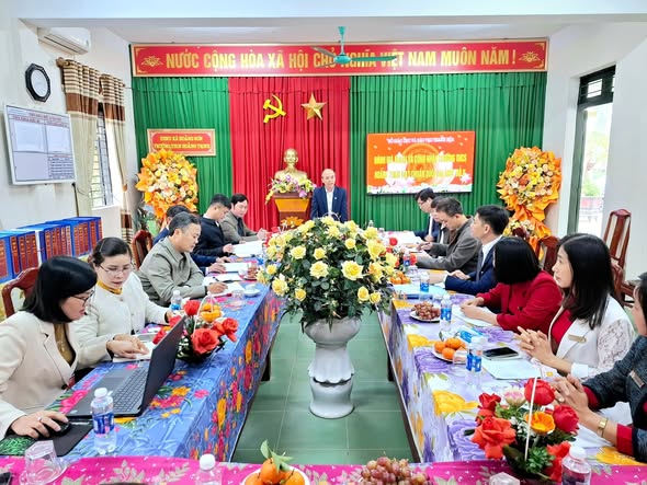 ĐOÀN ĐÁNH GIÁ NGOÀI LÀM VIỆC TẠI TRƯỜNG THCS HOẰNG TRINH VỀ CÔNG TÁC KIỂM ĐỊNH CHẤT LƯỢNG GIÁO DỤC VÀ CÔNG NHẬN TRƯỜNG ĐẠT CHUẨN QUỐC GIA