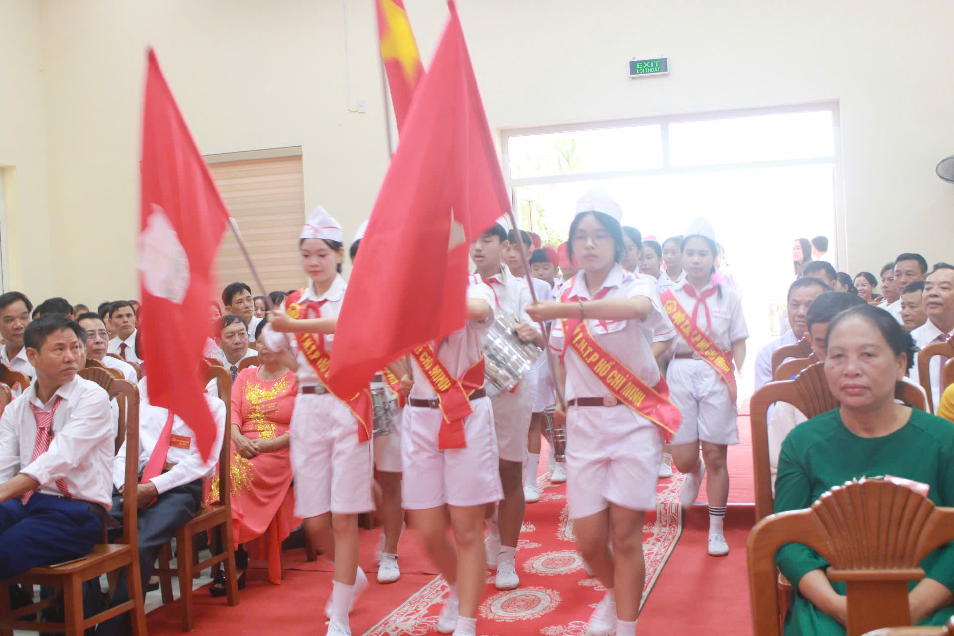 Anh-tin-bai